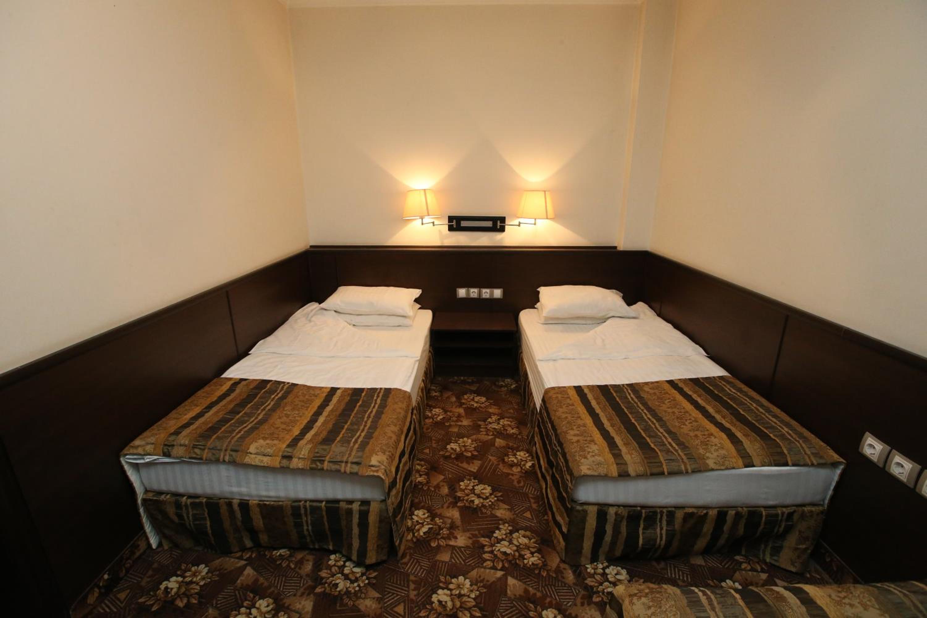 Small Twin Room - Photo 1