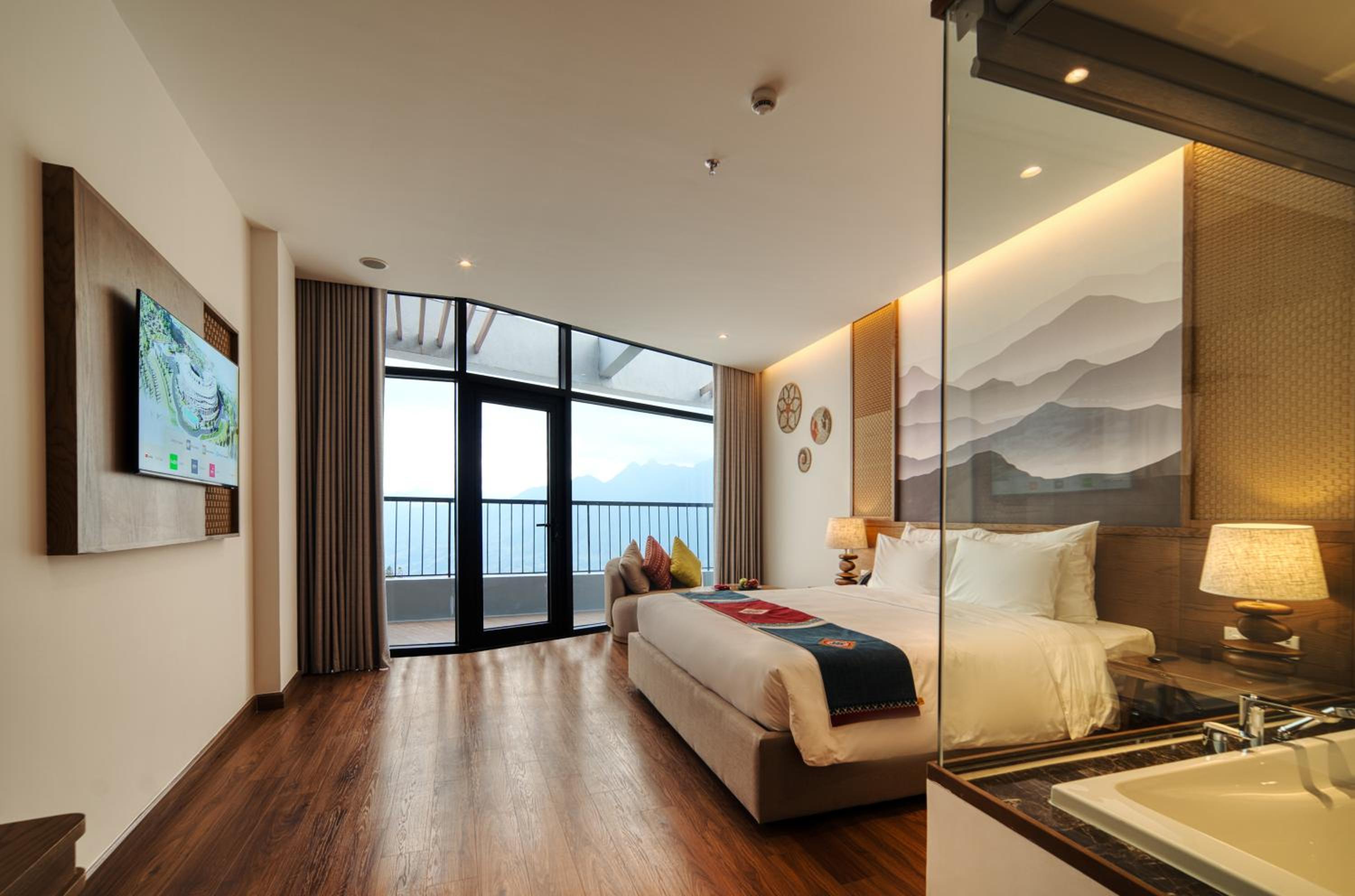 Premier King Room with Mountain View - Photo 6