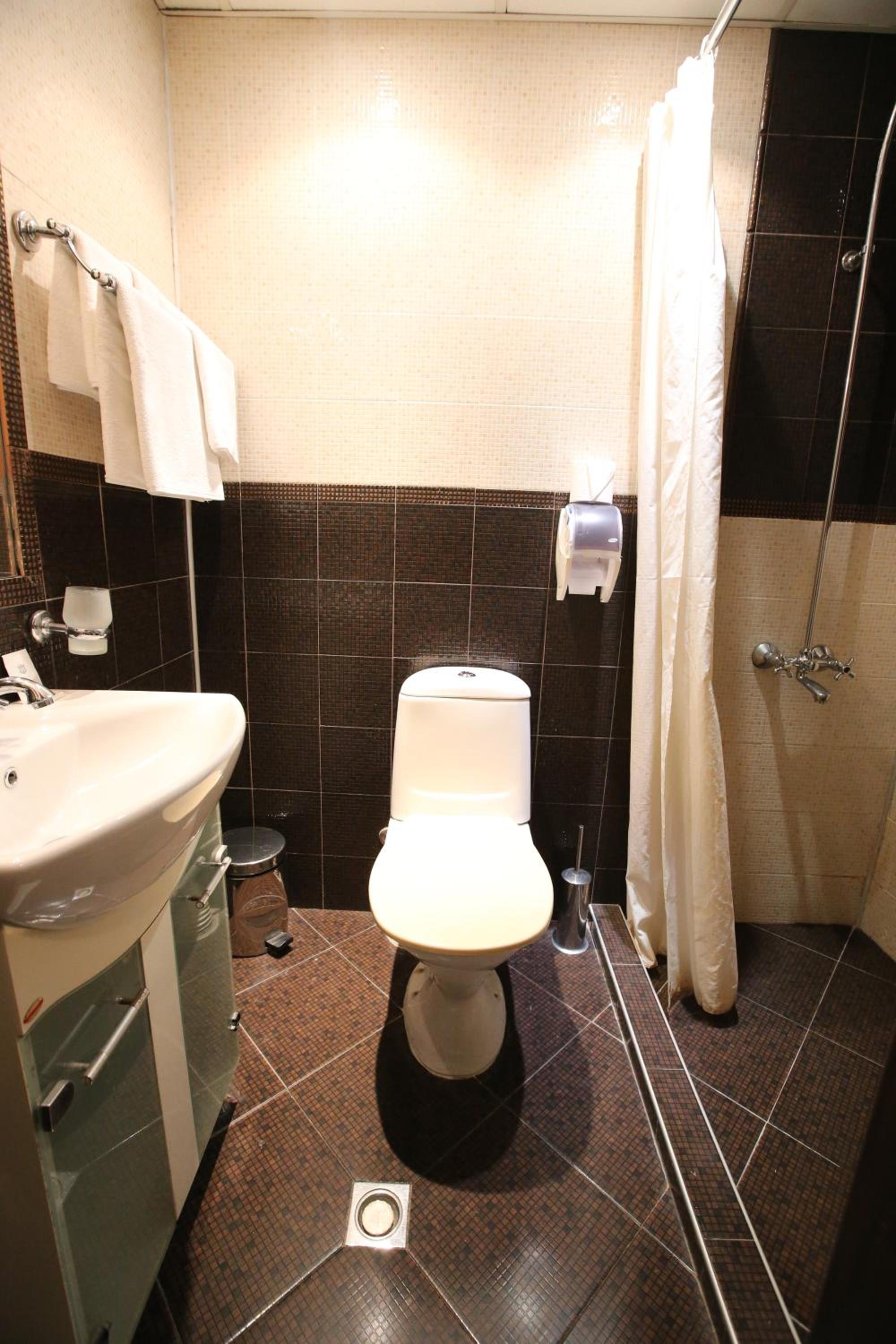 Small Twin Room - Photo 2