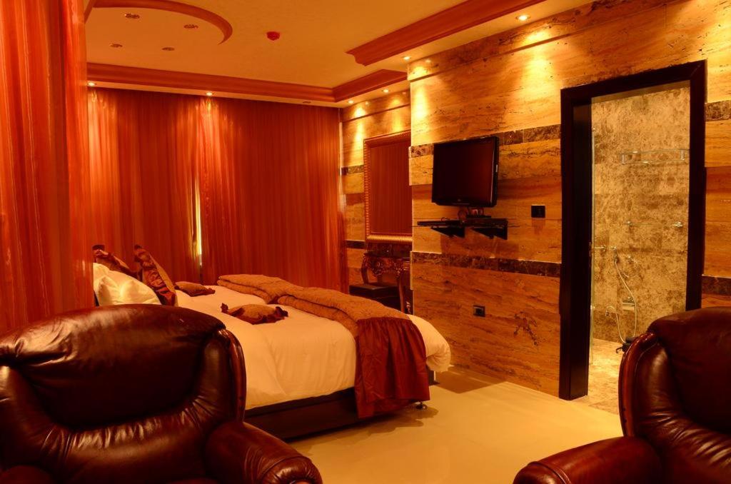Deluxe King Studio