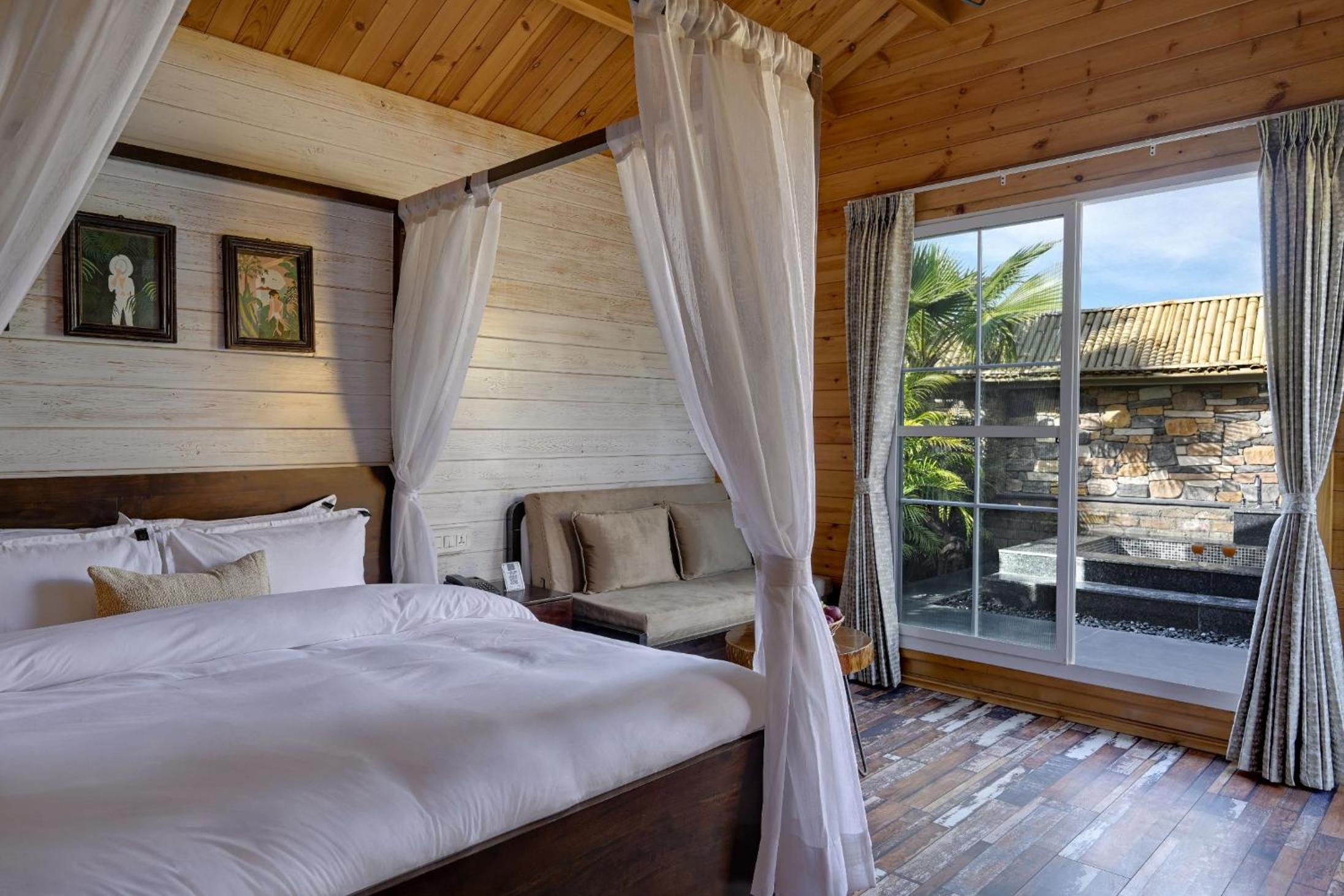 Superior King Suite photo 1