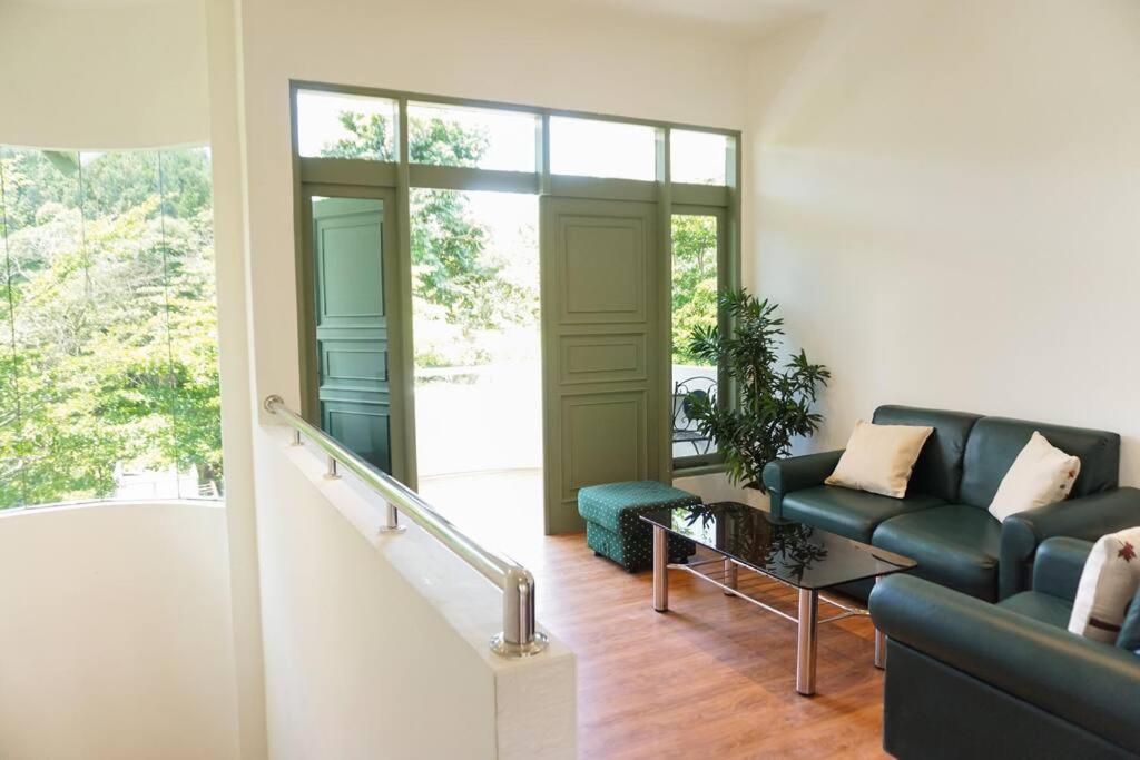 Three-Bedroom Villa photo 2