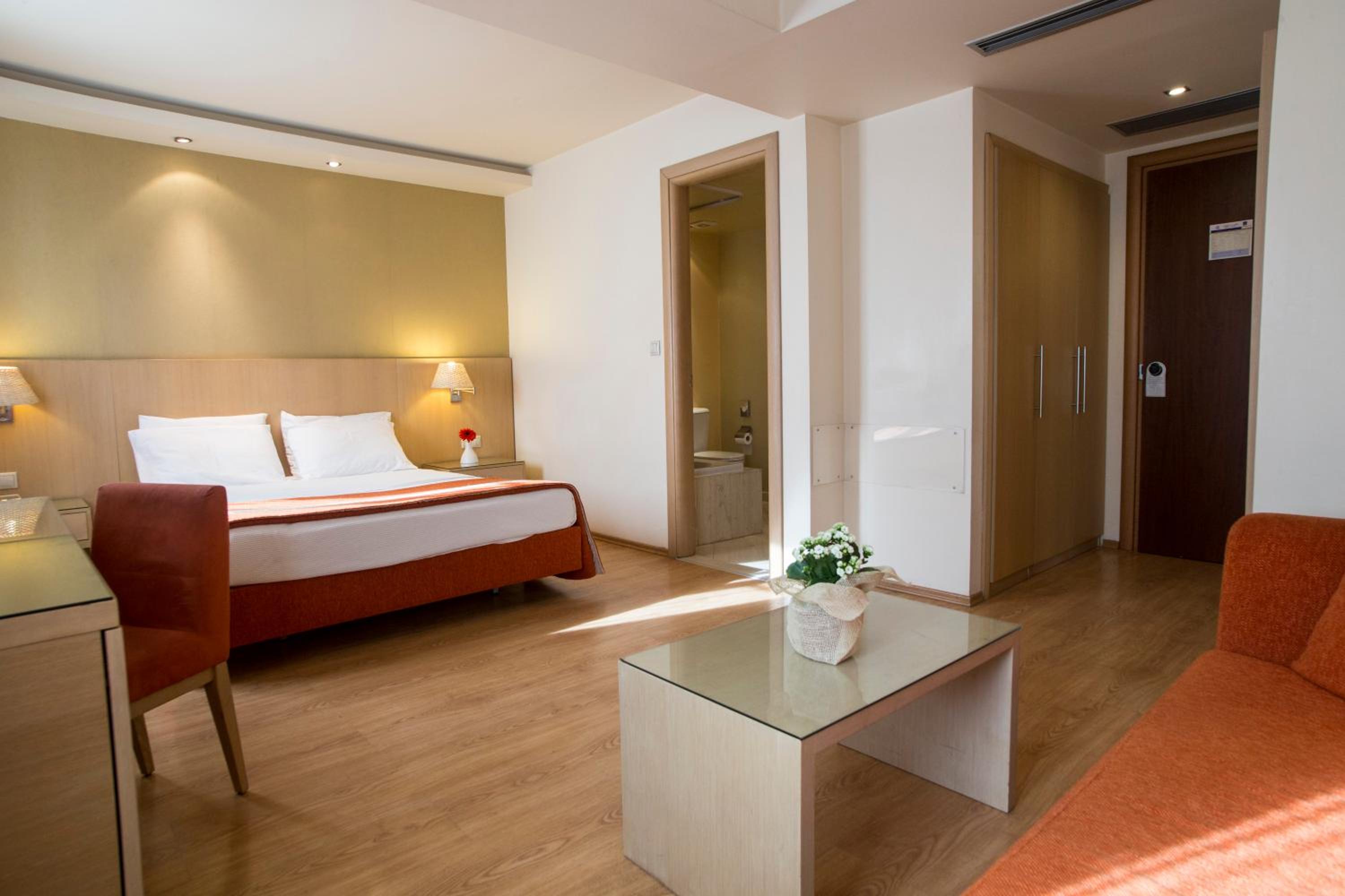 Double Room - Photo 5
