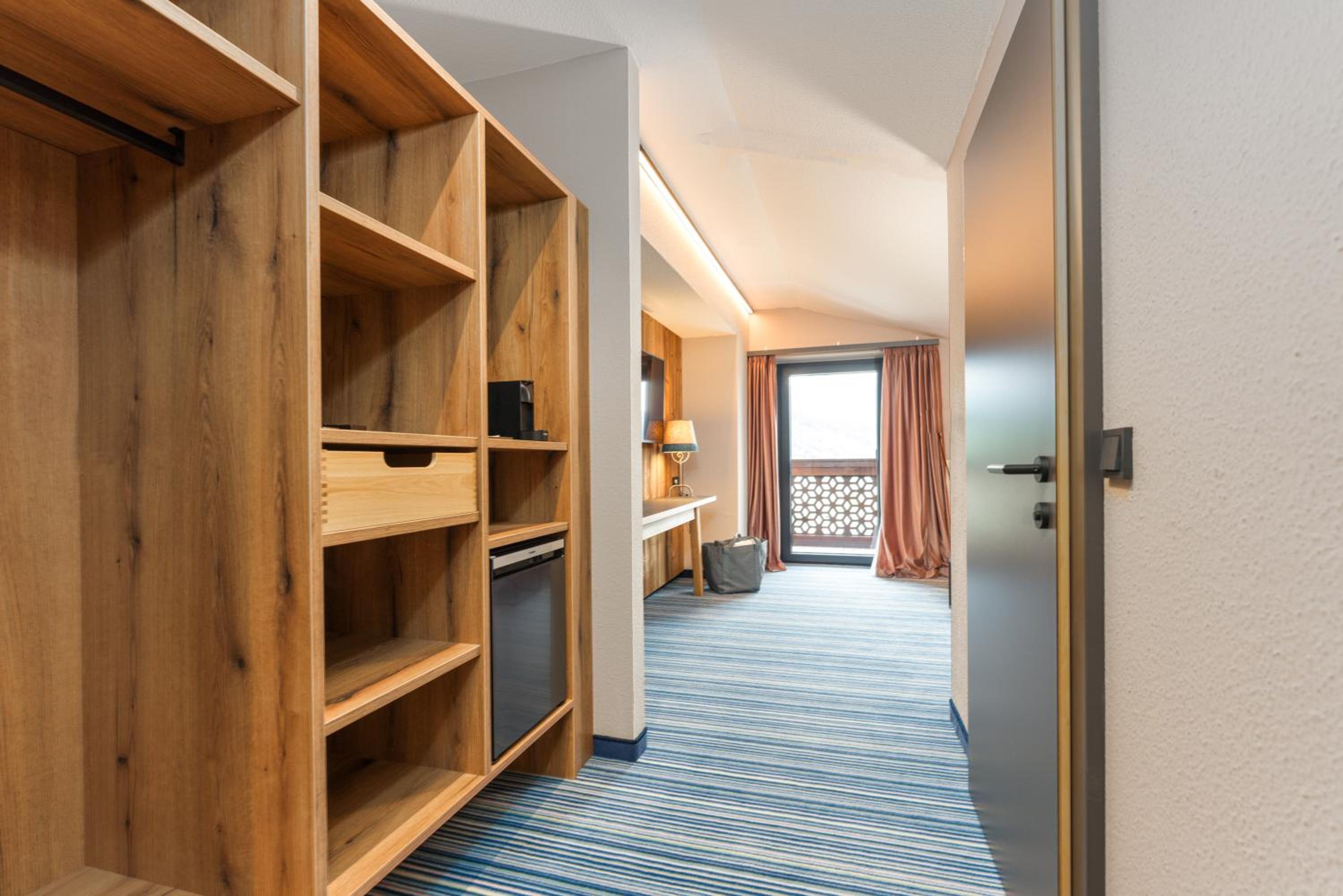 Comfort Suite with balcony and mountain view - Photo 8