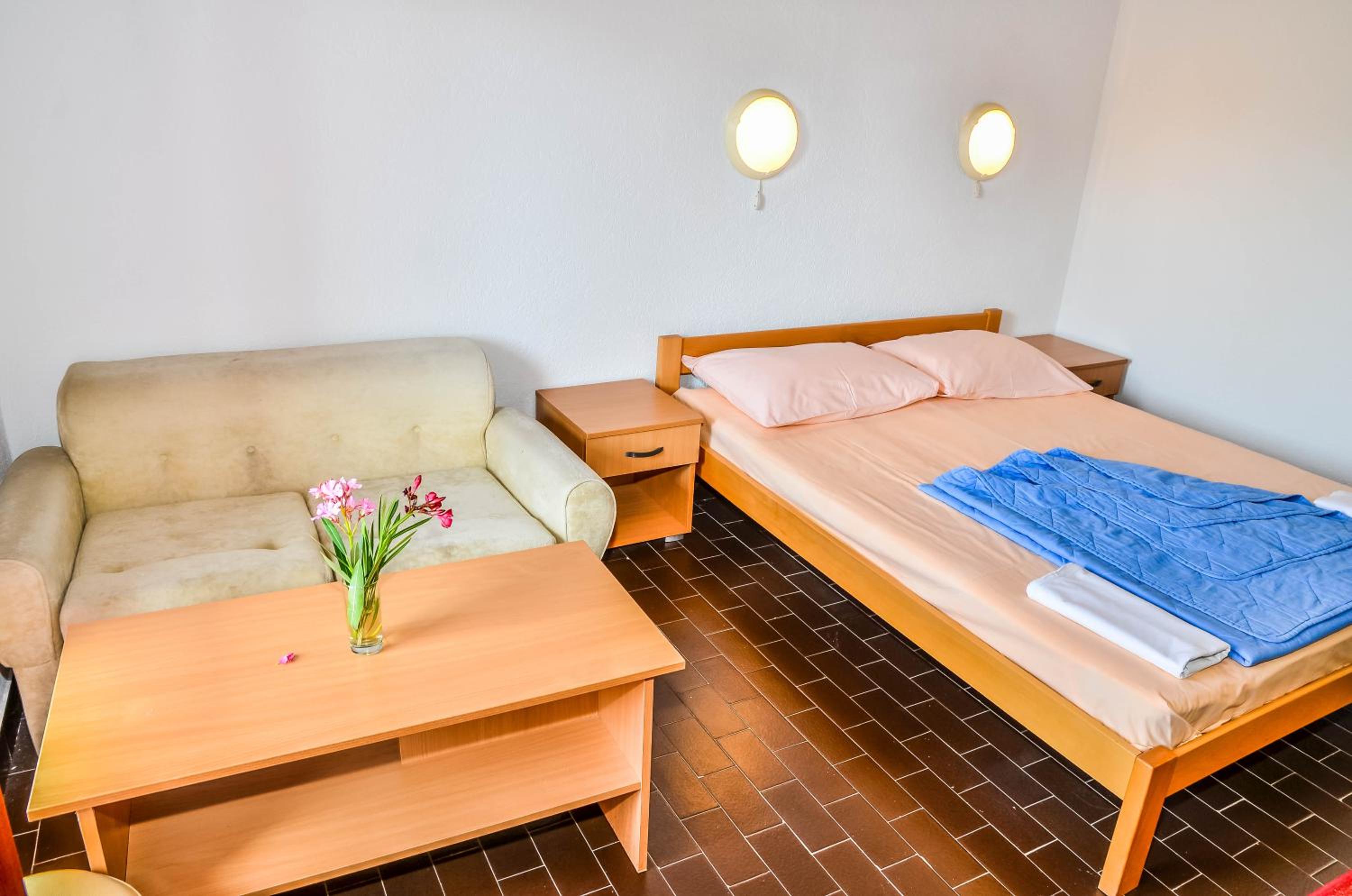 Double or Twin Room with Balcony - Photo 22