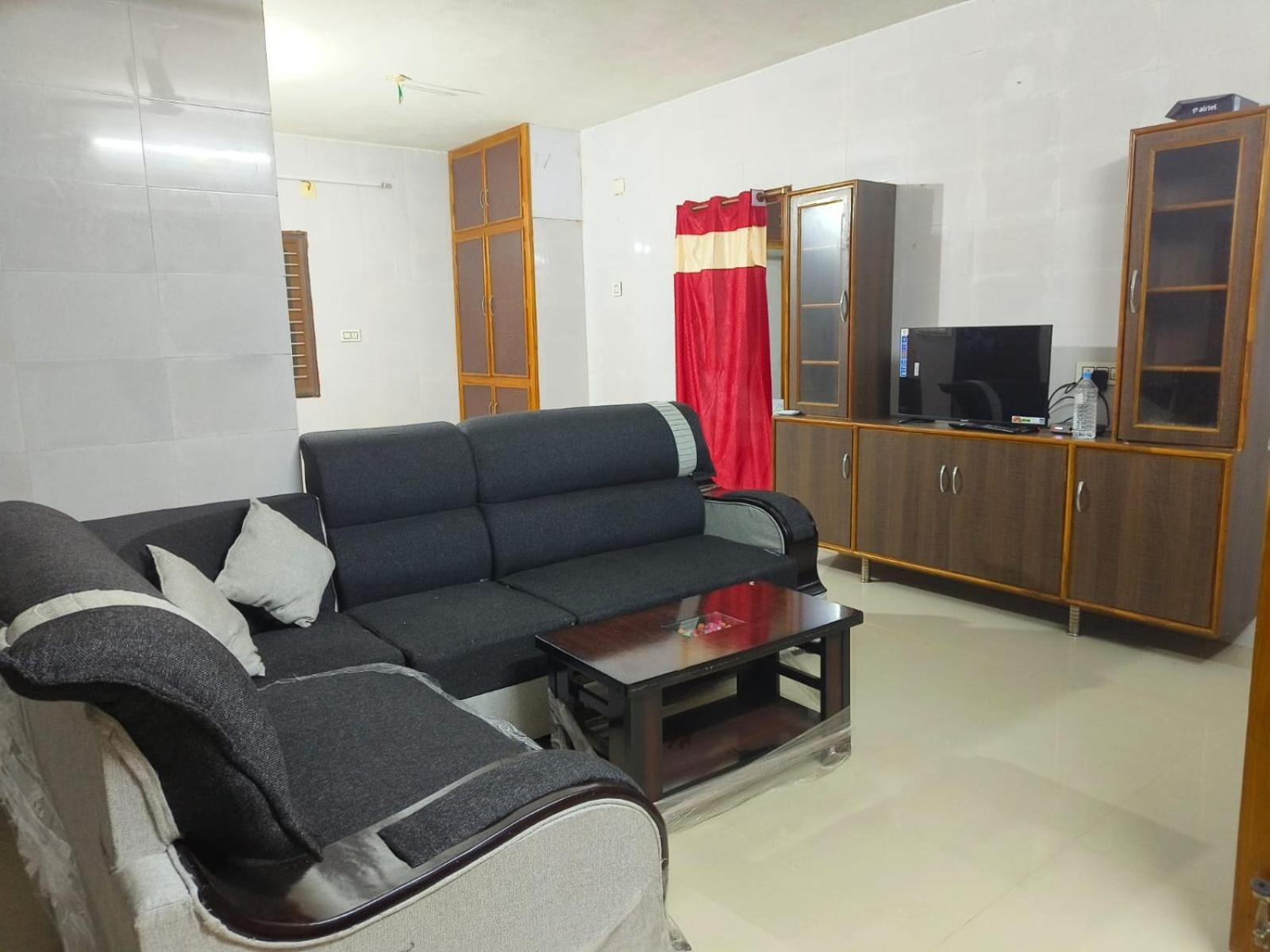 Family Room with Mountain View photo 1
