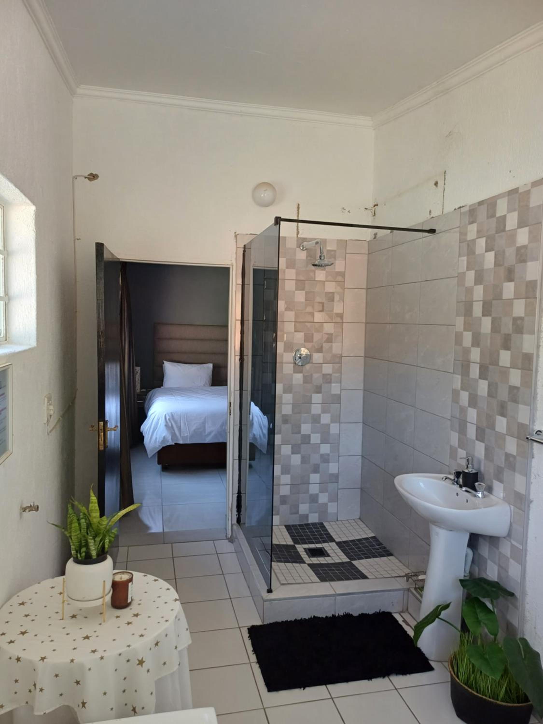 Four-Bedroom House - Photo 35