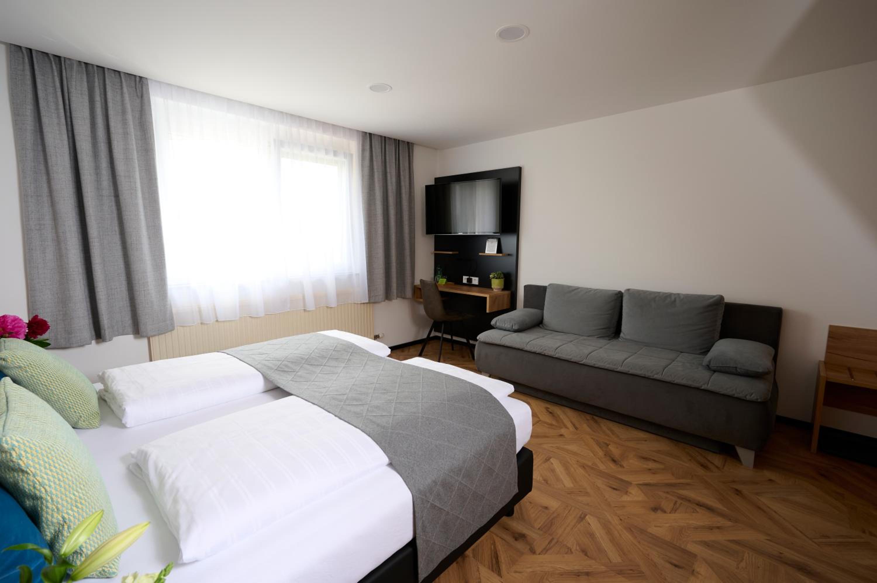Double Room with Extra Bed photo 2