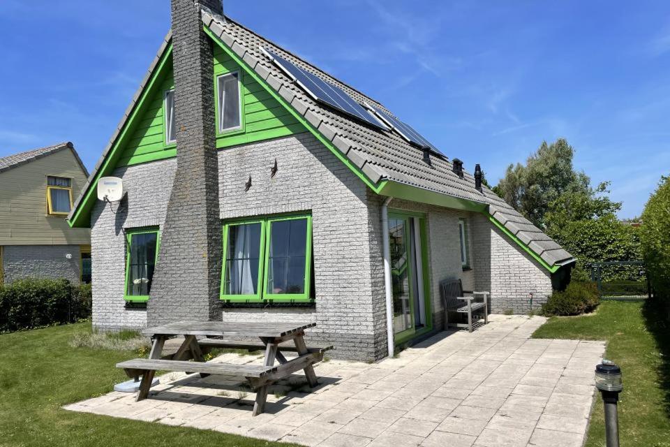 Three-Bedroom Bungalow photo 2
