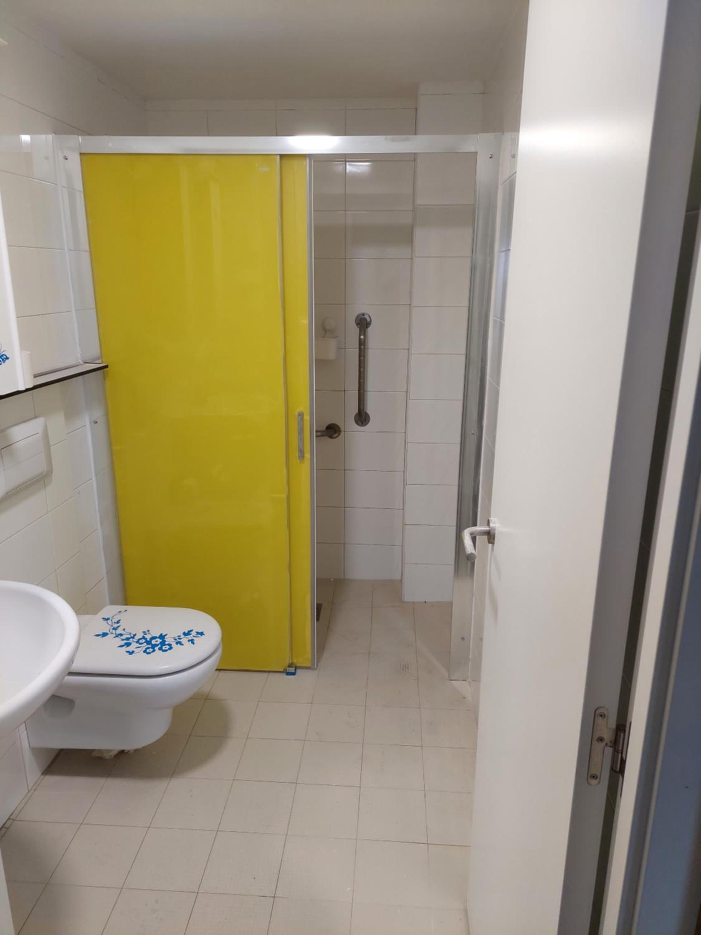 Family Room with Private Bathroom photo 3