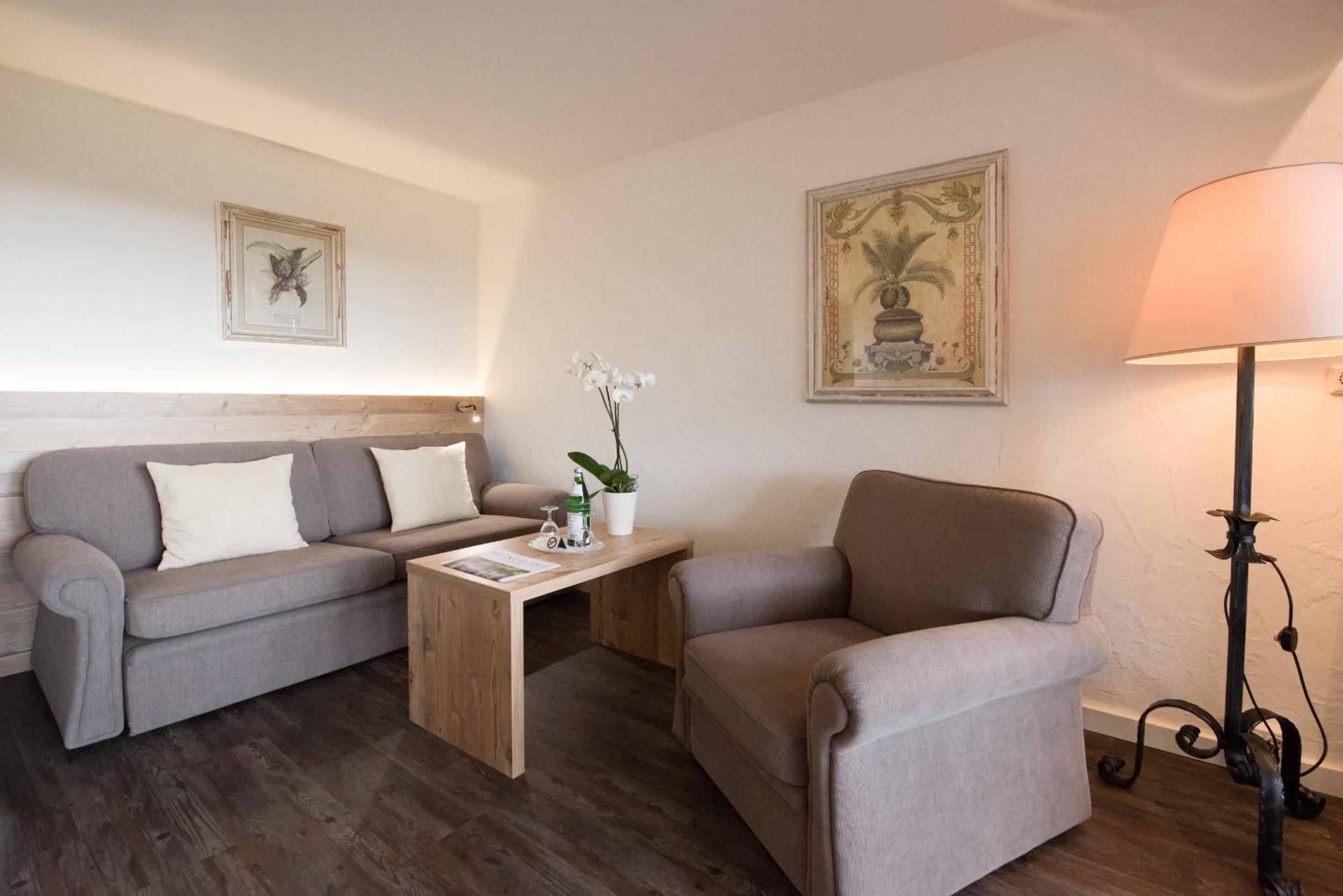 Superior Suite - South Side - Photo 5