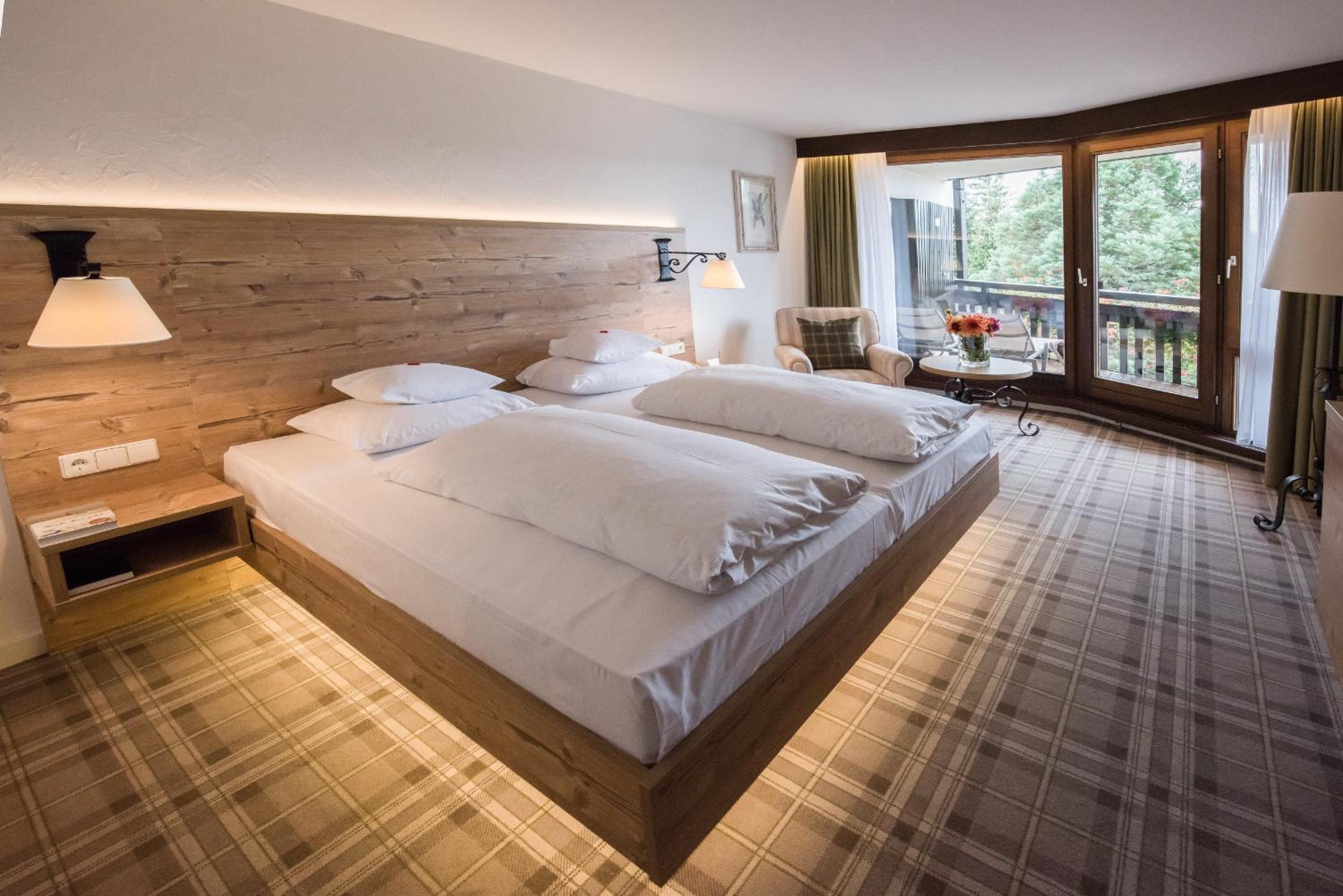 Superior Suite - South Side - Photo 4