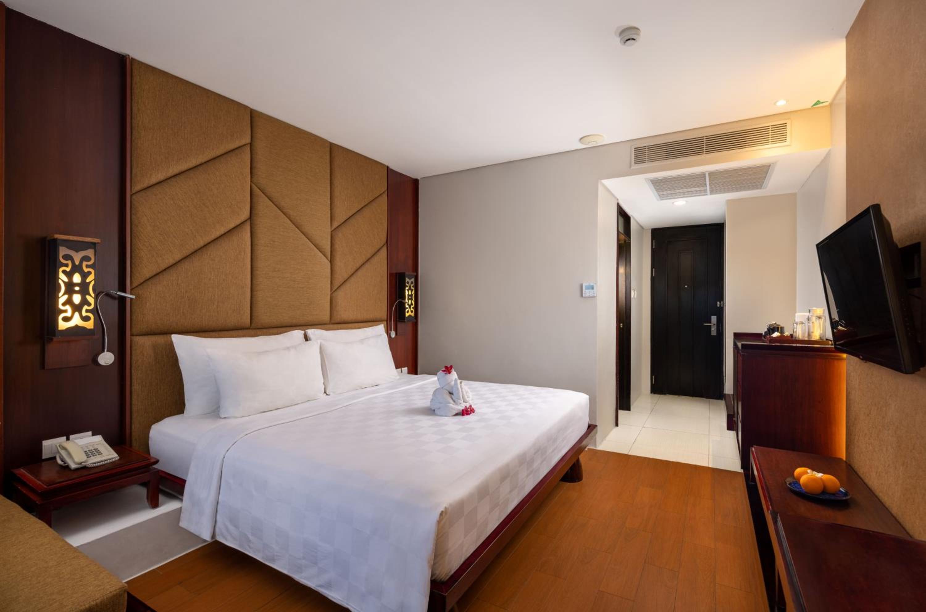 Deluxe King Room with Spa Bath photo 1