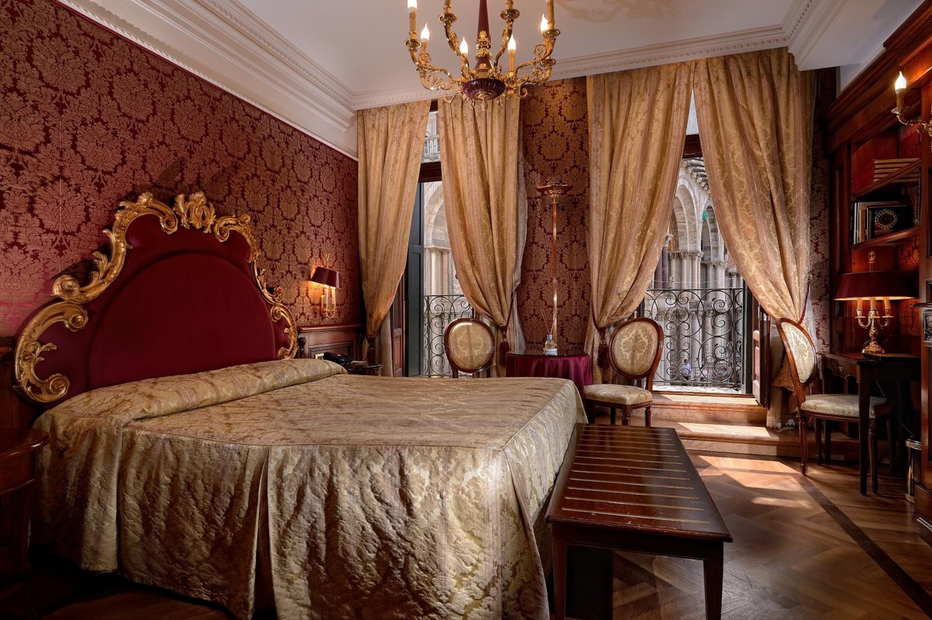 Deluxe Double Room with San Marco Square View photo 1