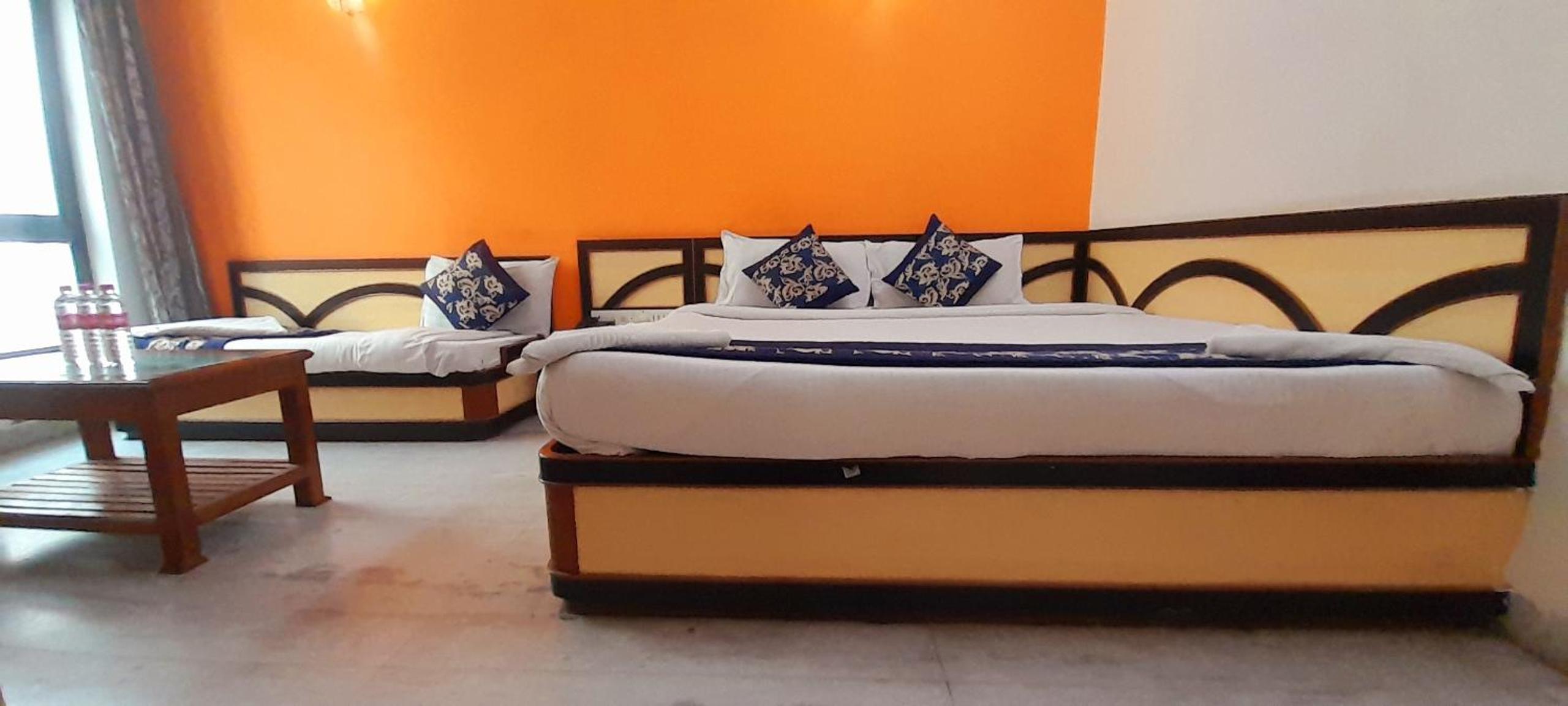 Deluxe Triple Room Newly Renovated- - Free pick and drop to Shirdi Railway Station - Photo 2
