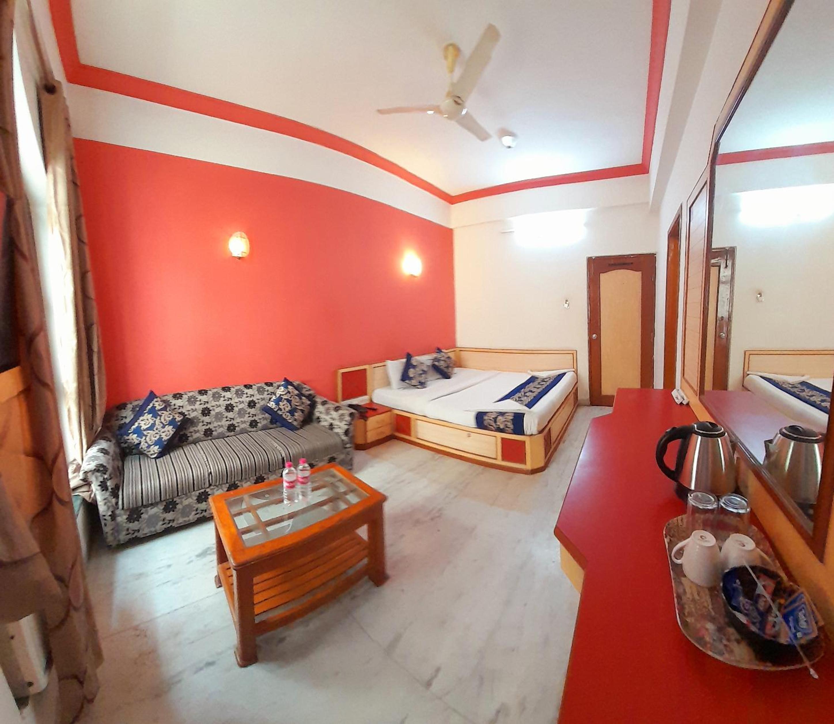 Deluxe Double Room Newly Renovated- Free pick and drop to Shirdi Railway Station - Photo 6