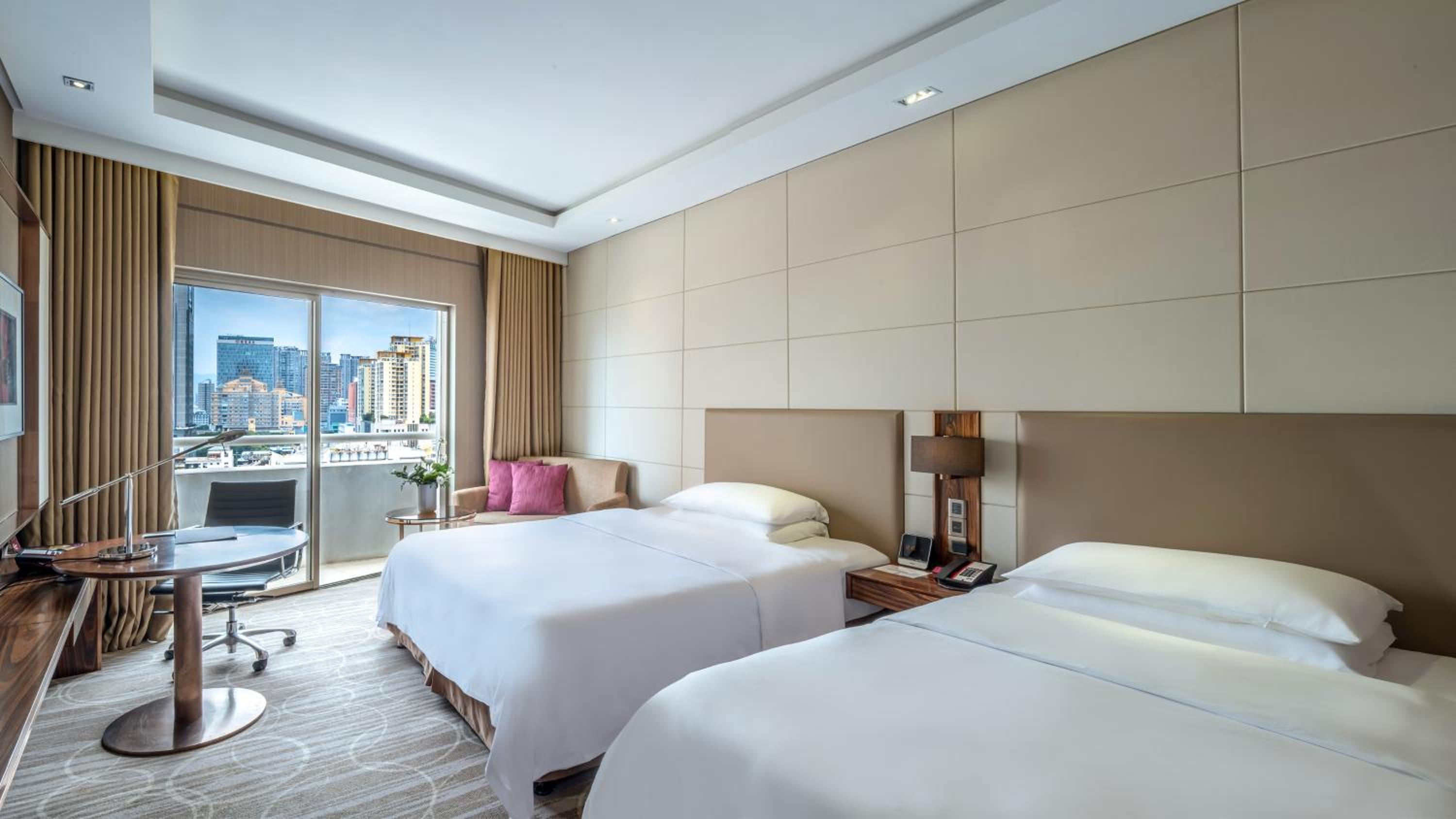 Premium King Room with One King Bed and One Single Bed photo 1