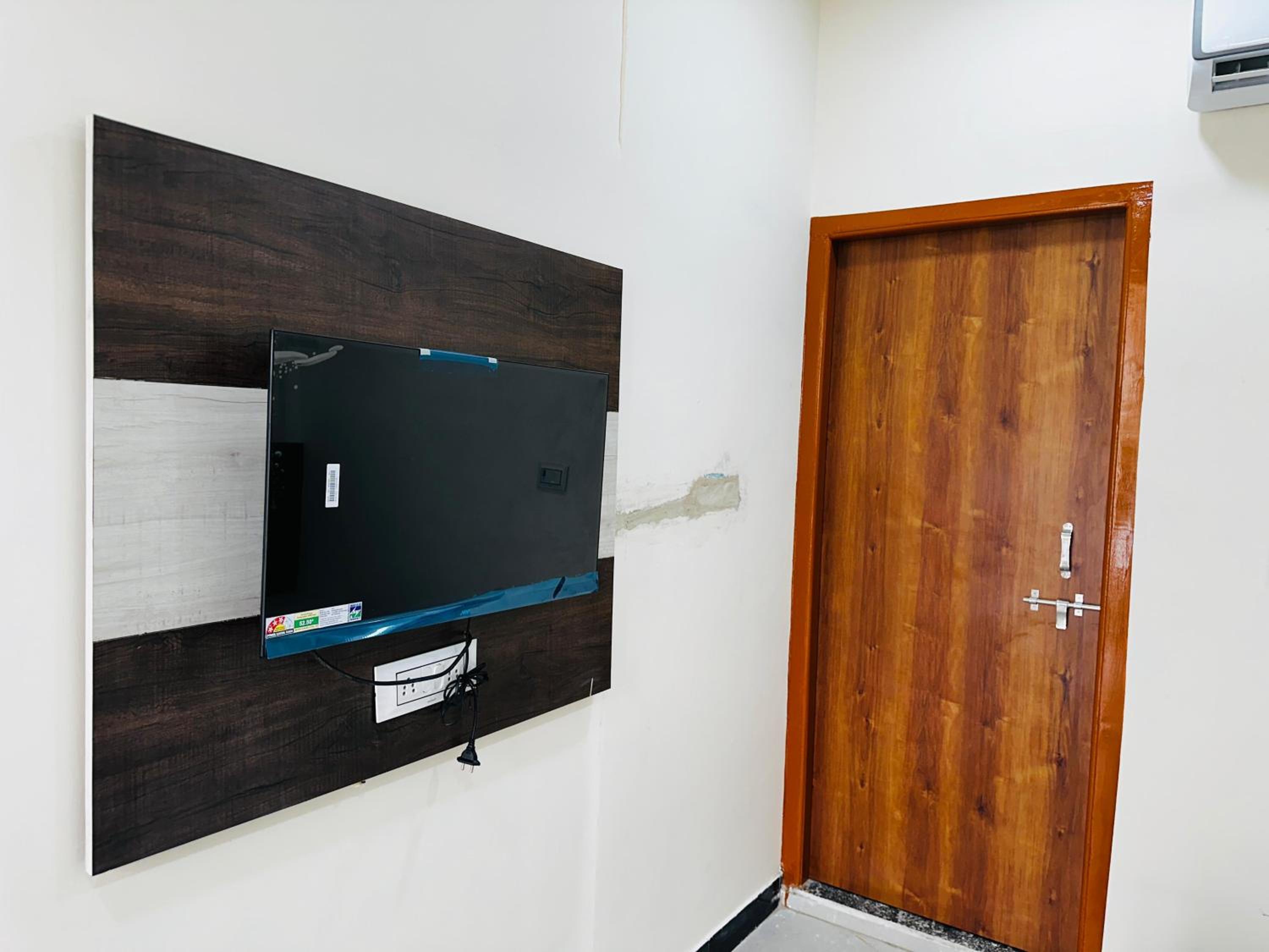 Standard Double Room With Fan photo 3