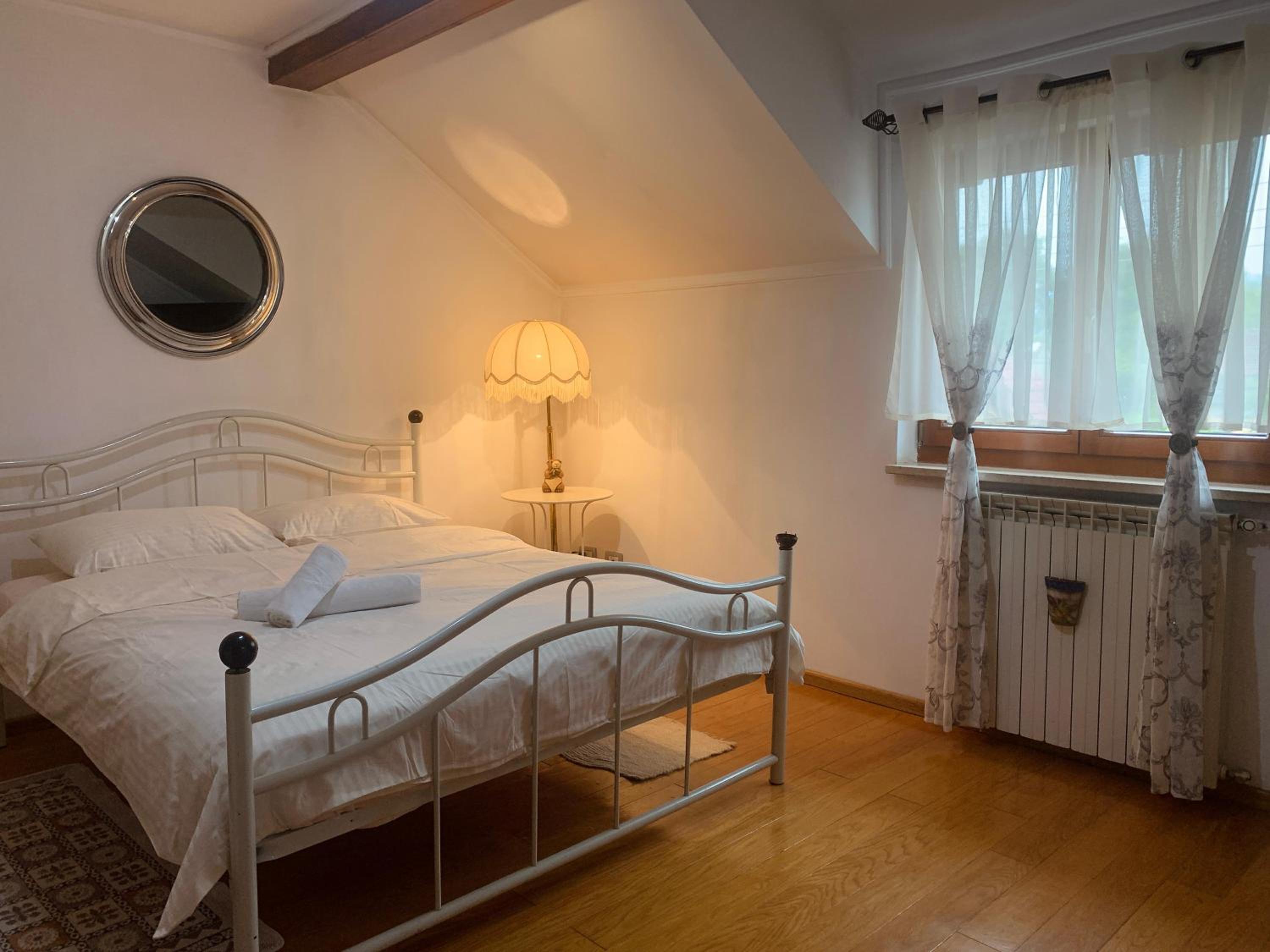 Queen Room photo 1