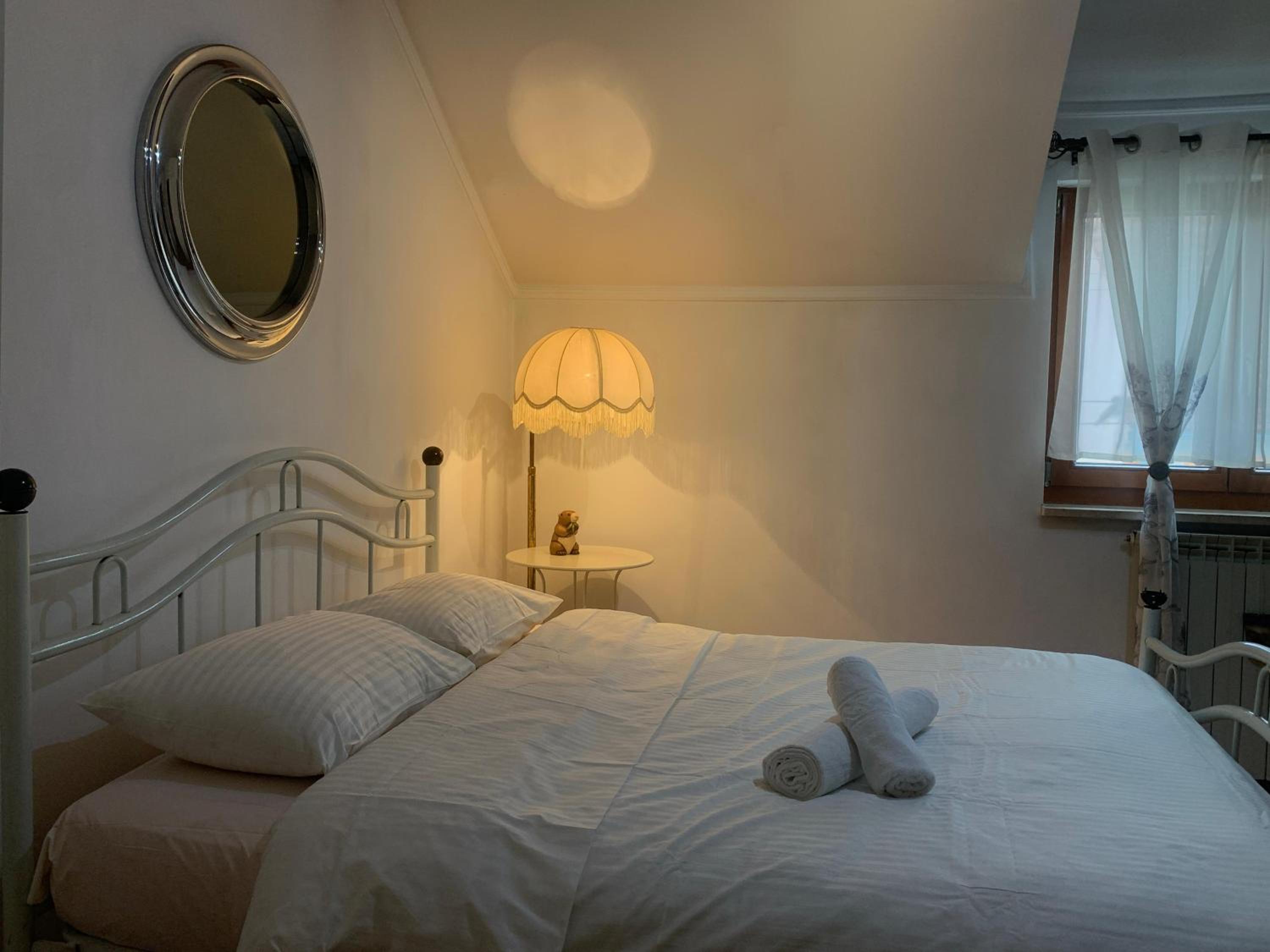 Queen Room photo 2