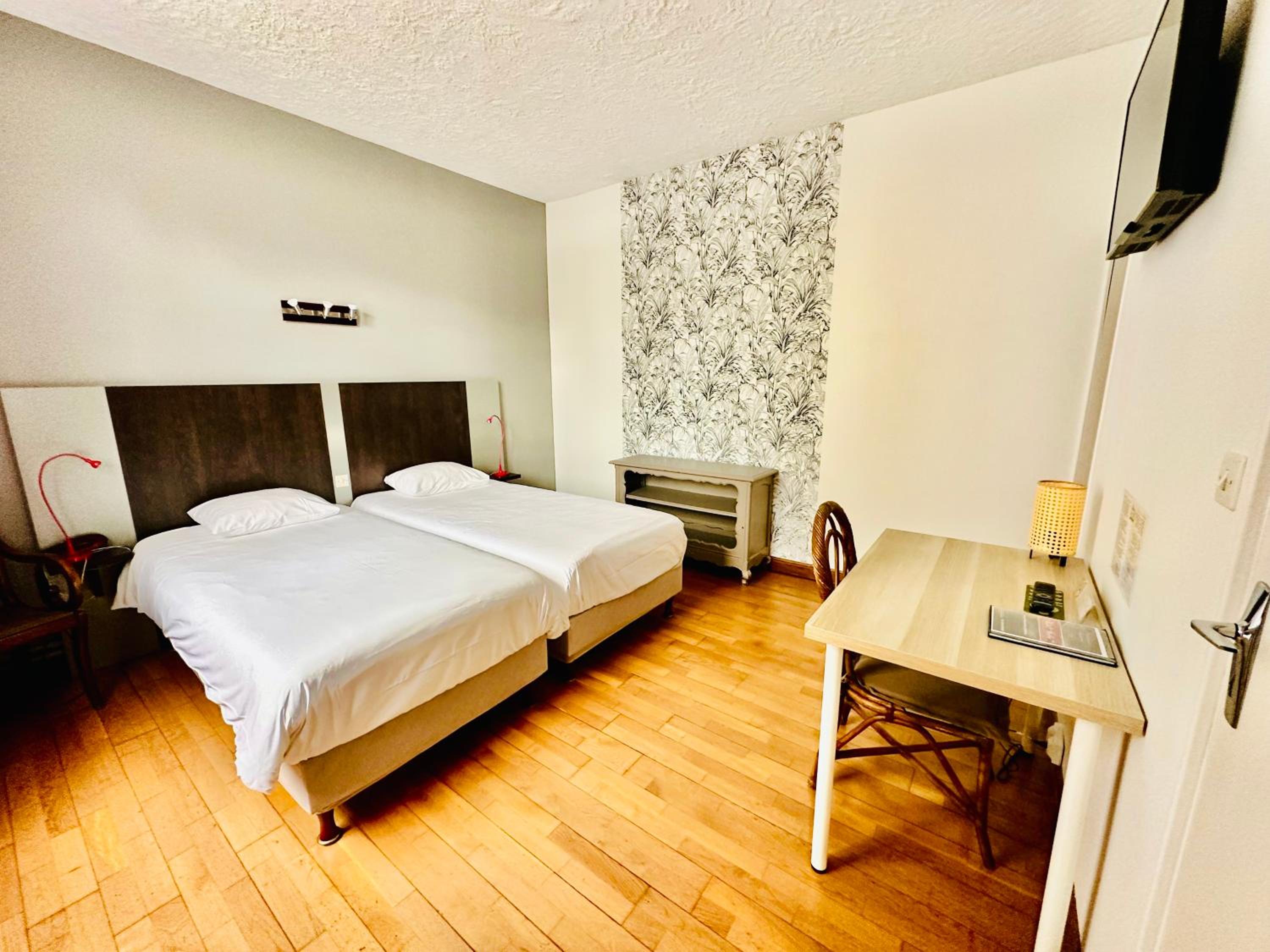 Twin Room - Photo 1