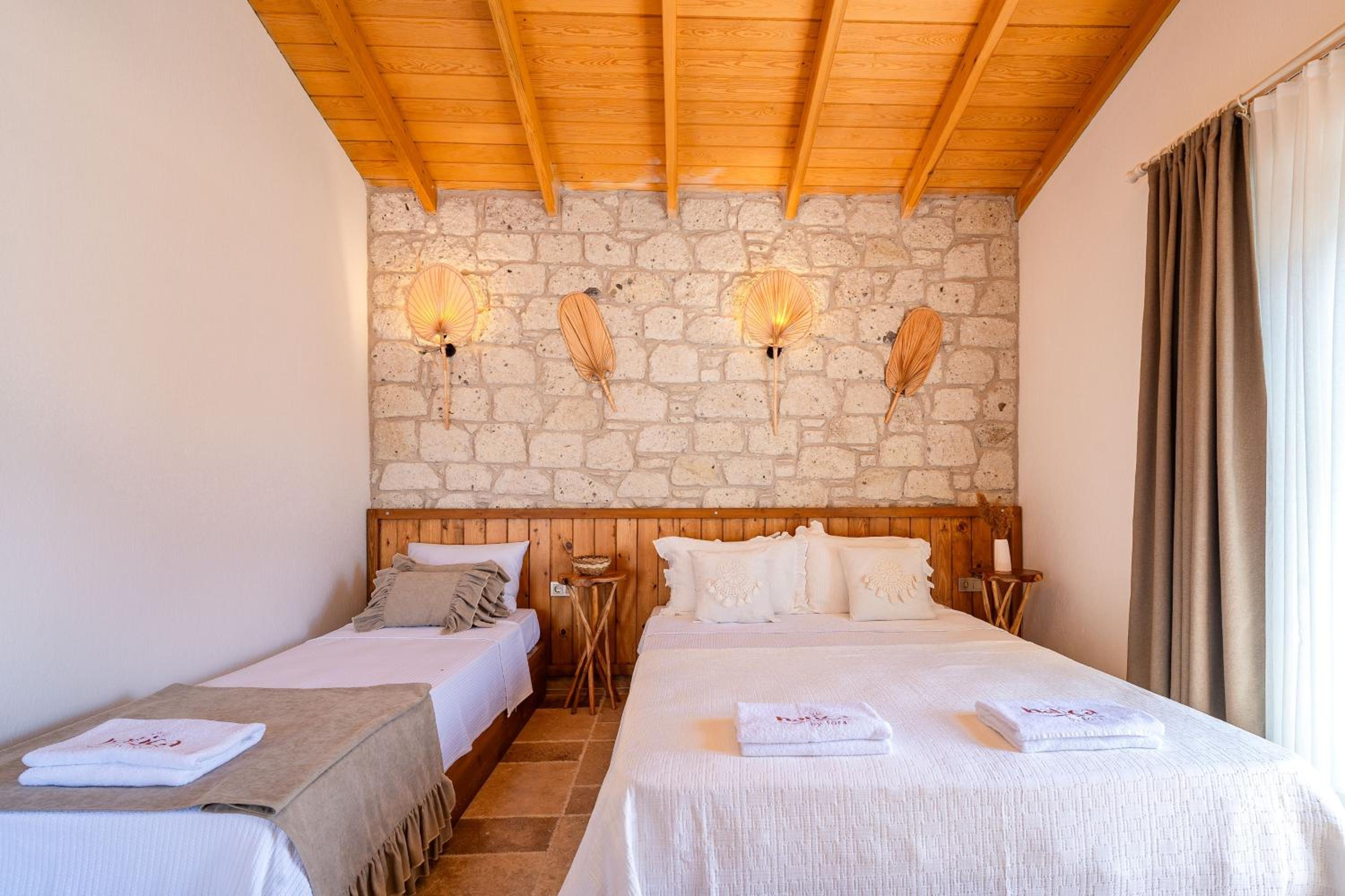 Deluxe Triple Room - Photo 11