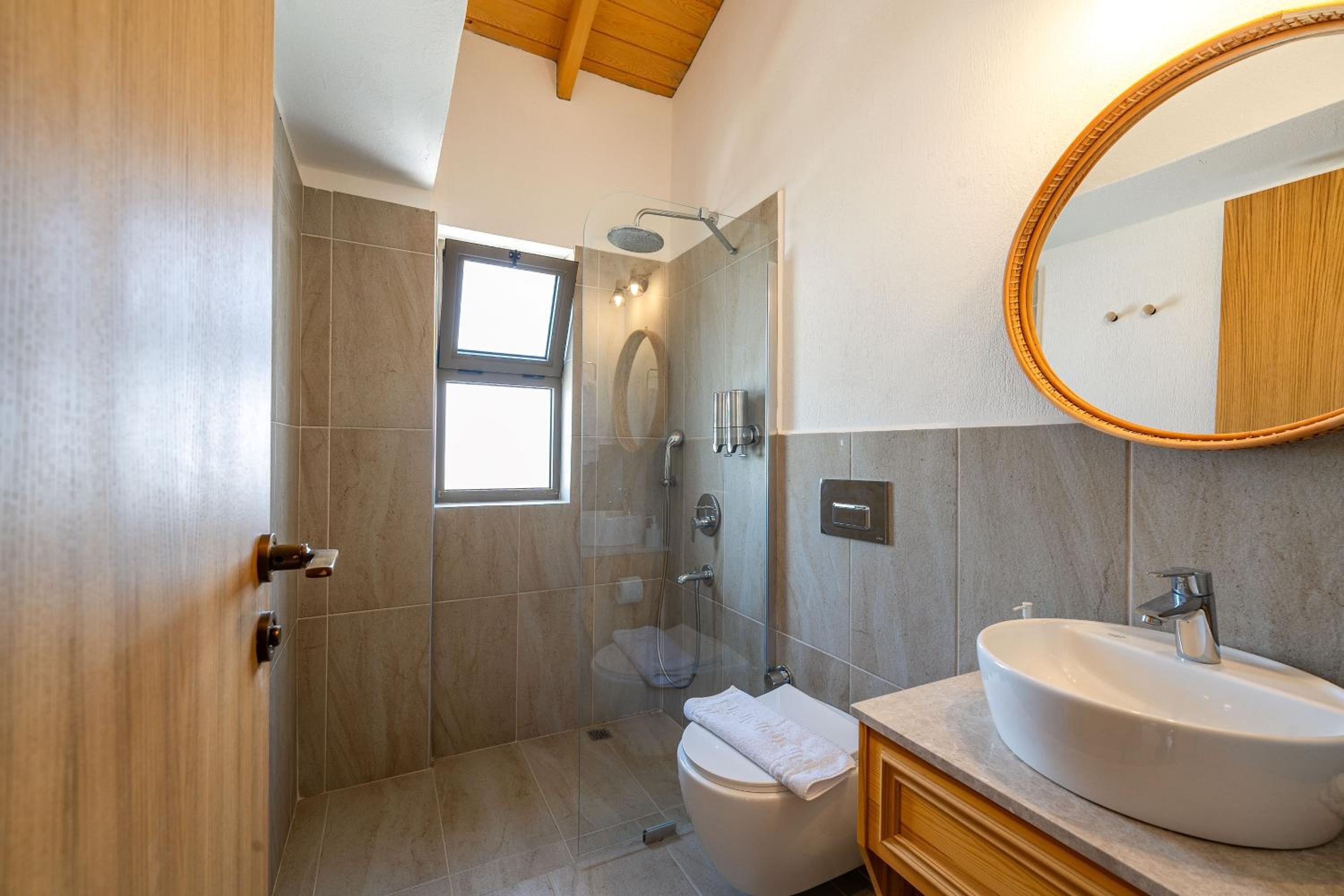 Standard Twin Room - Photo 2