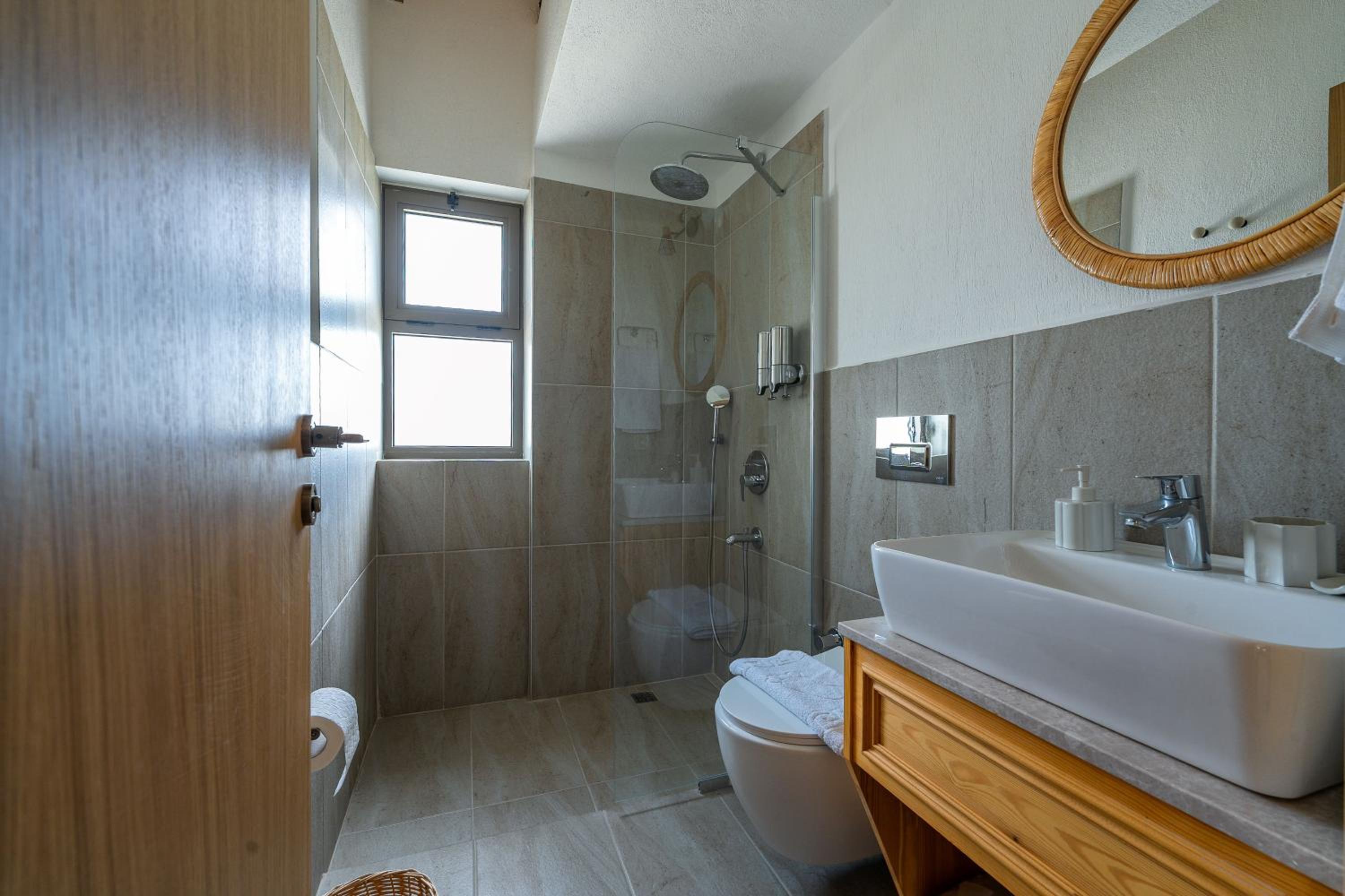 Standard Twin Room - Photo 5