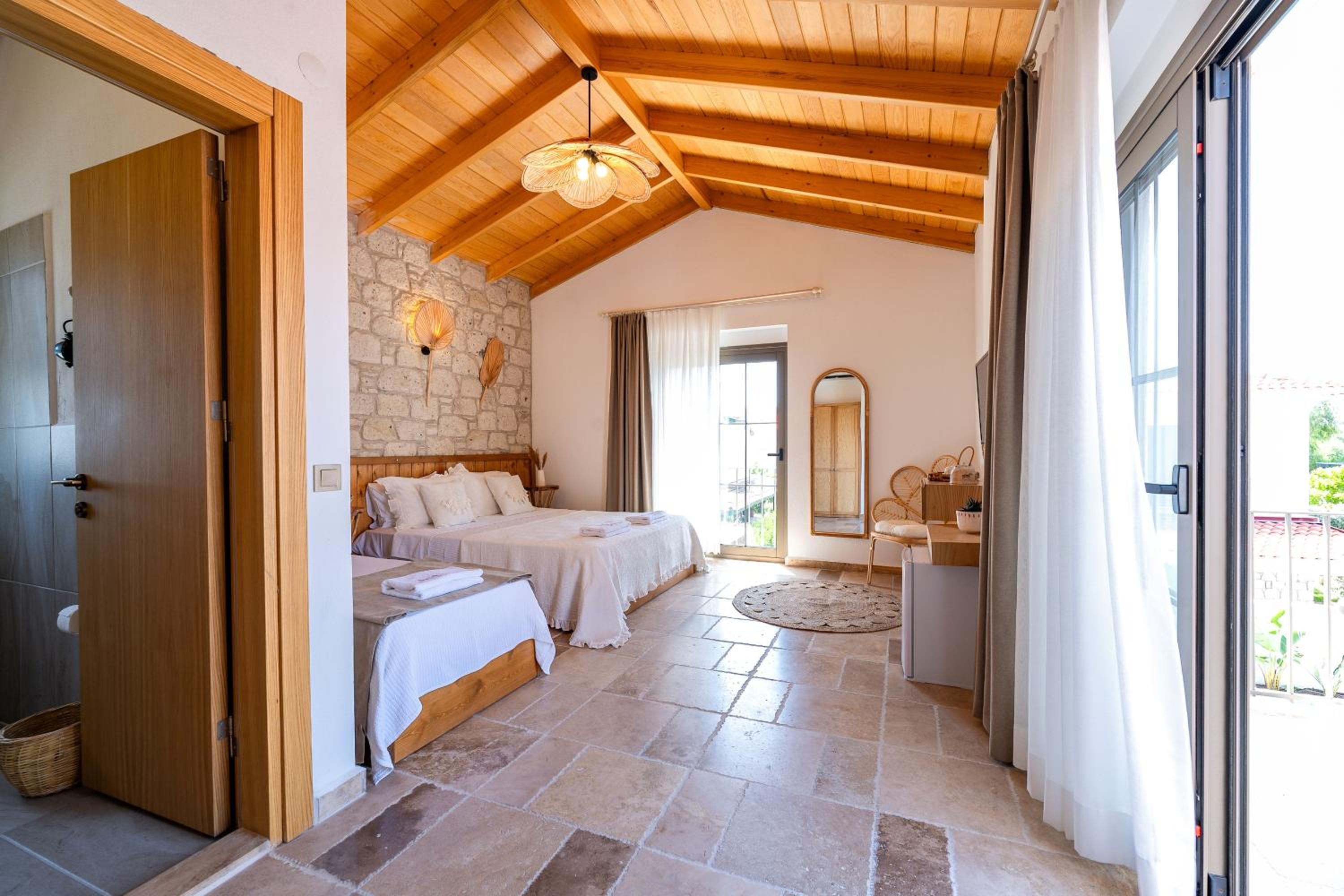 Deluxe Triple Room - Photo 10