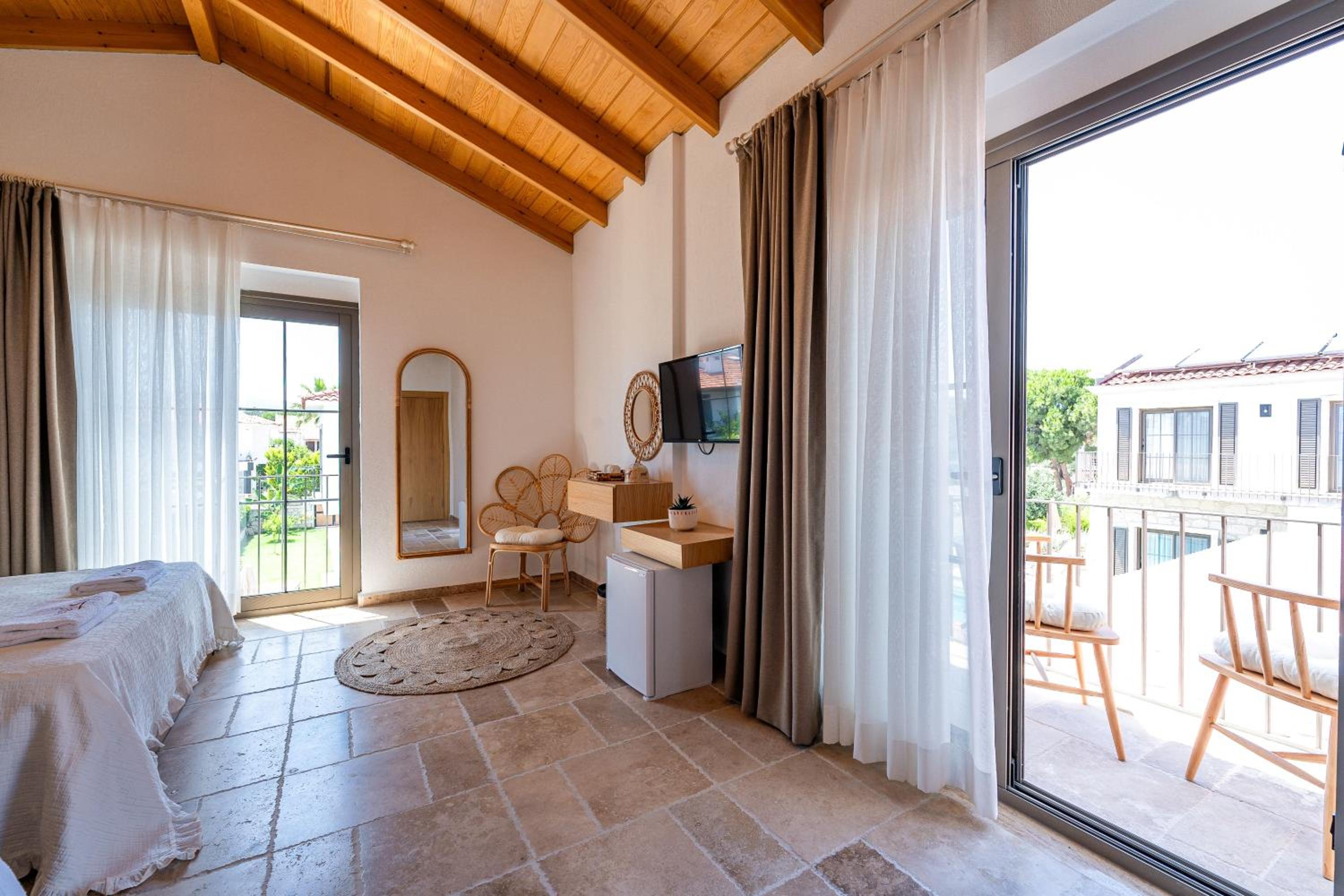 Deluxe Triple Room - Photo 15