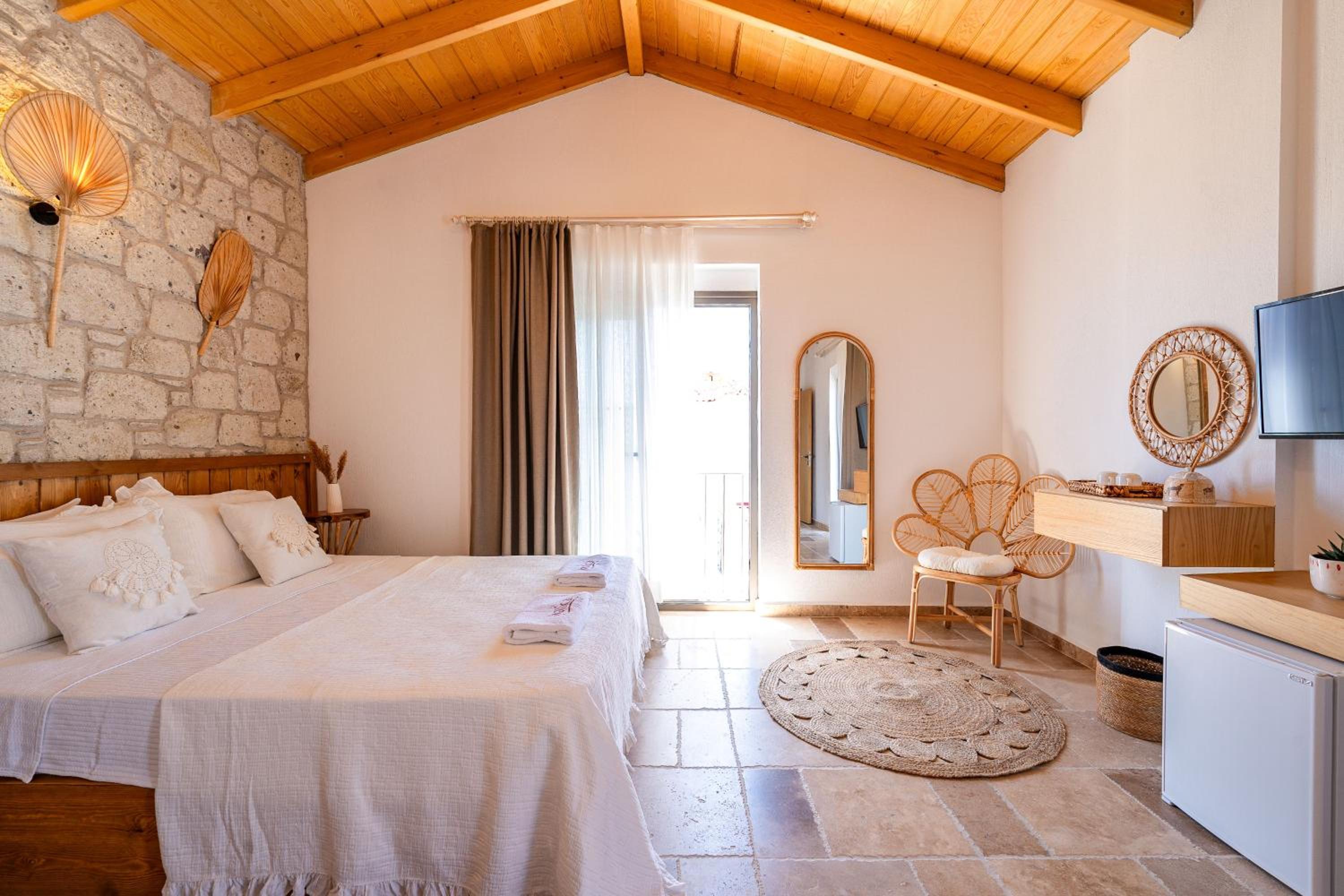 Deluxe Triple Room - Photo 13