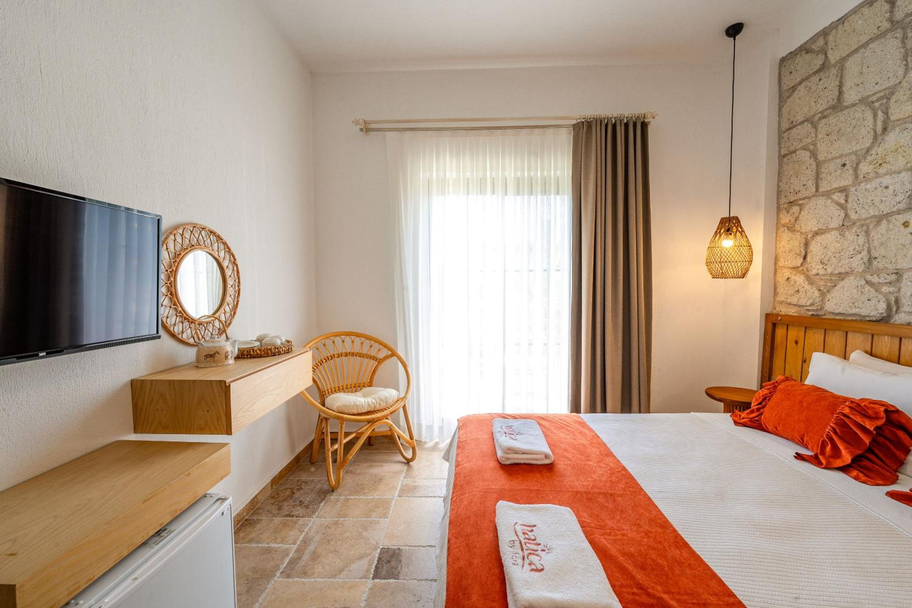 Deluxe Double Room - Photo 9