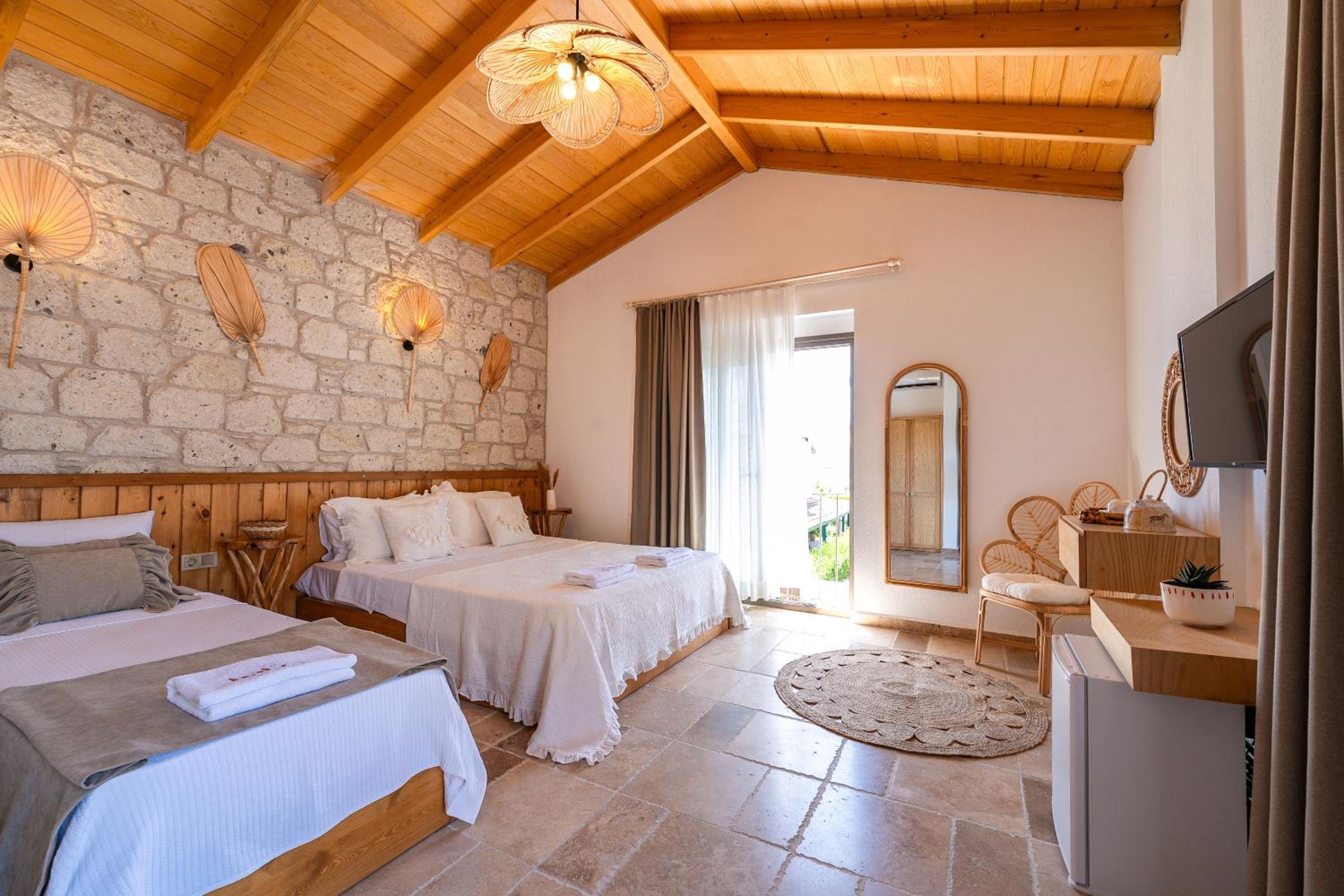 Deluxe Triple Room - Photo 12