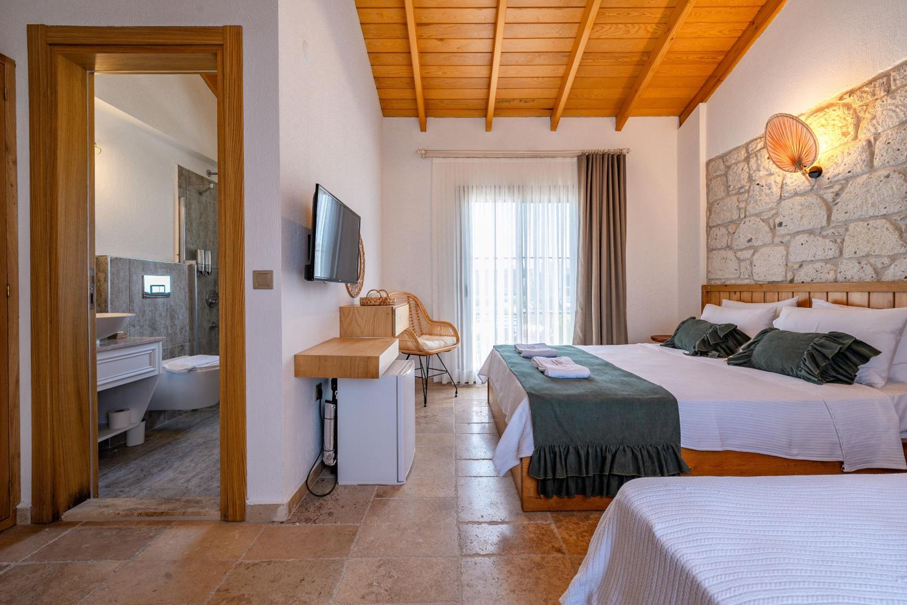 Deluxe Triple Room - Photo 8