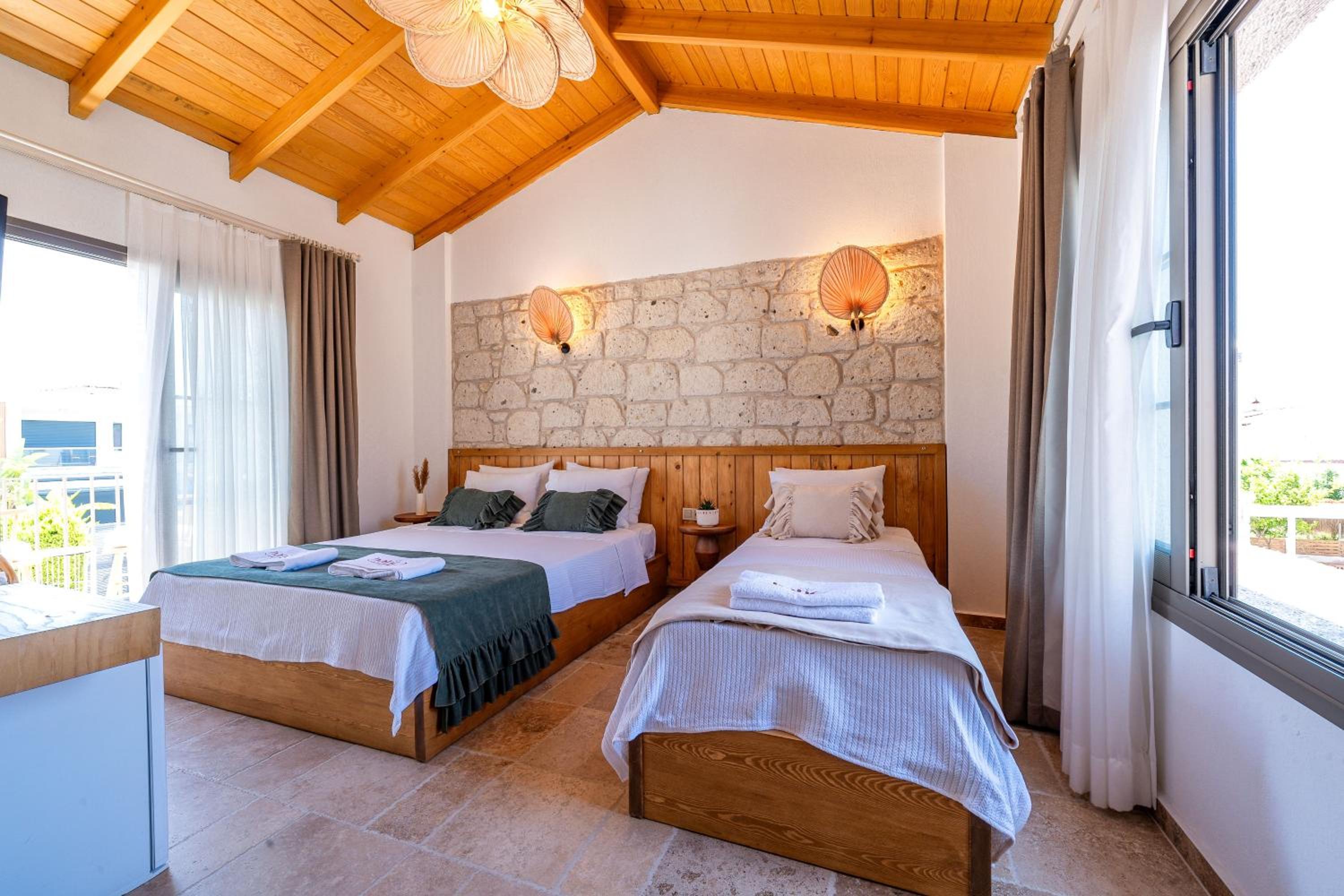 Deluxe Triple Room - Photo 7