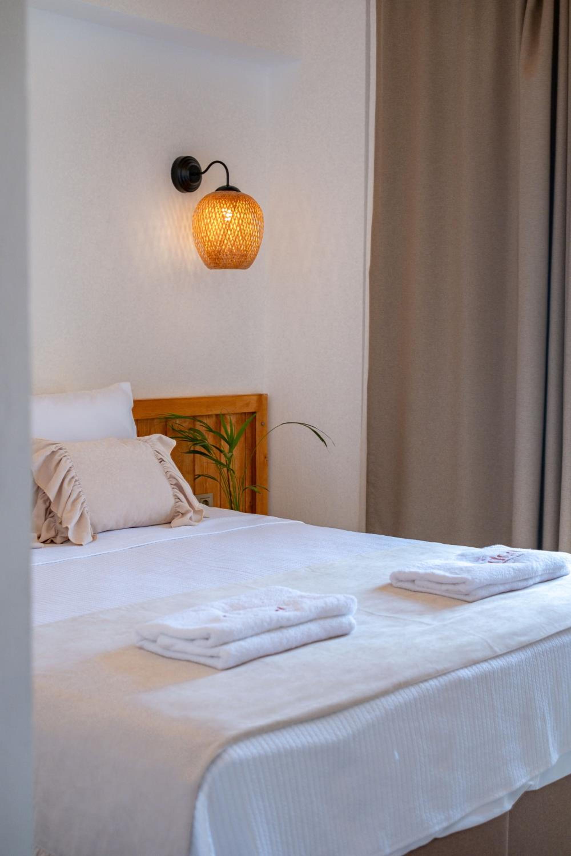 Standard Twin Room - Photo 7
