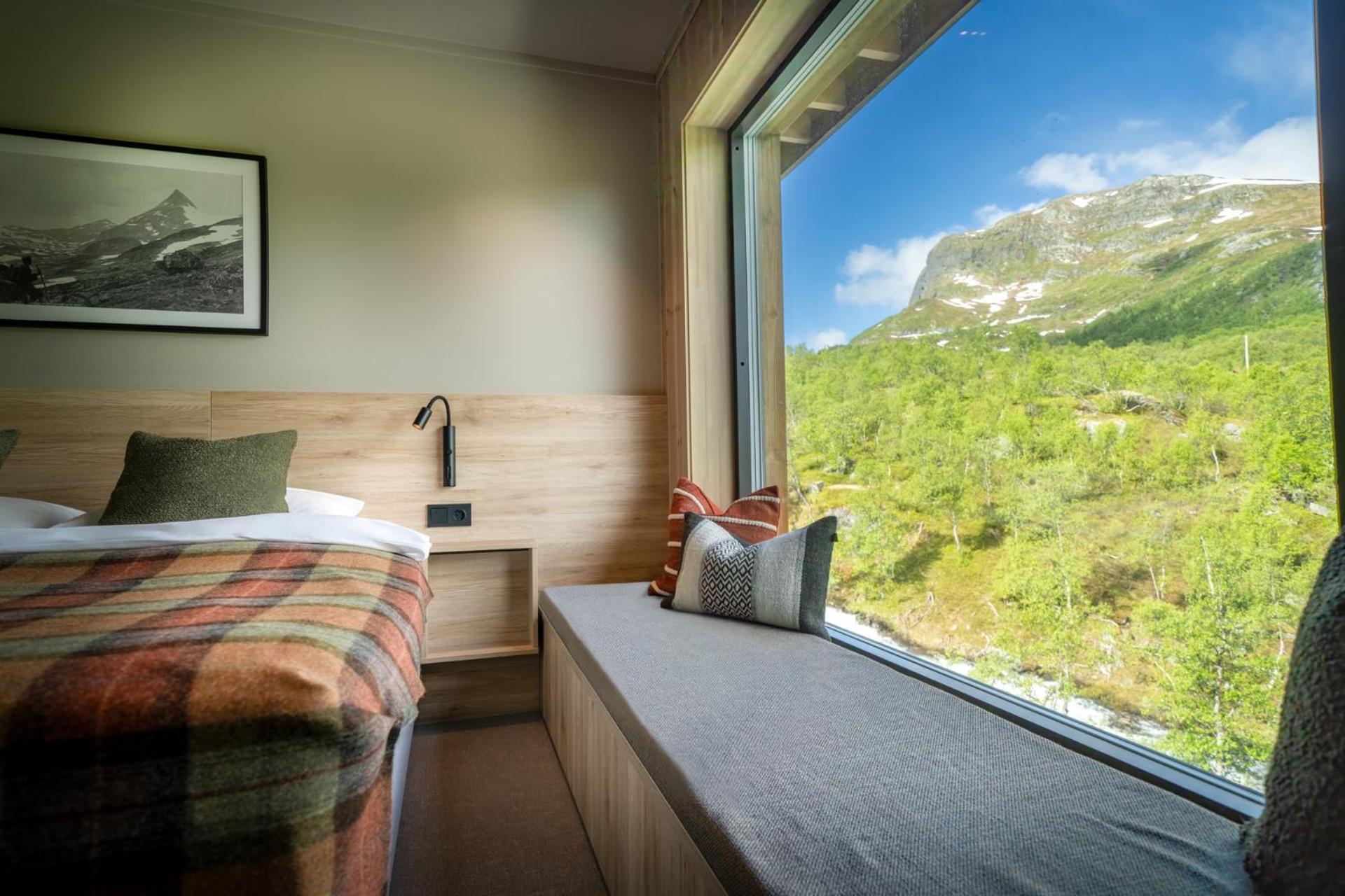 Double Room with Mountain View - Photo 3