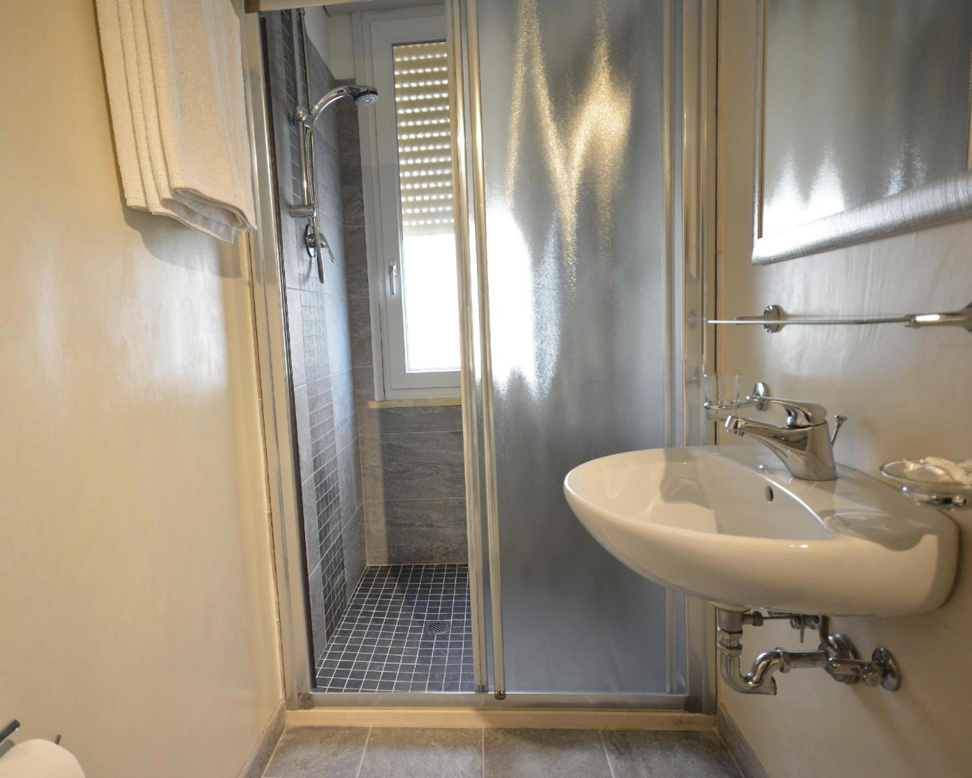 Economy Double Room photo 2