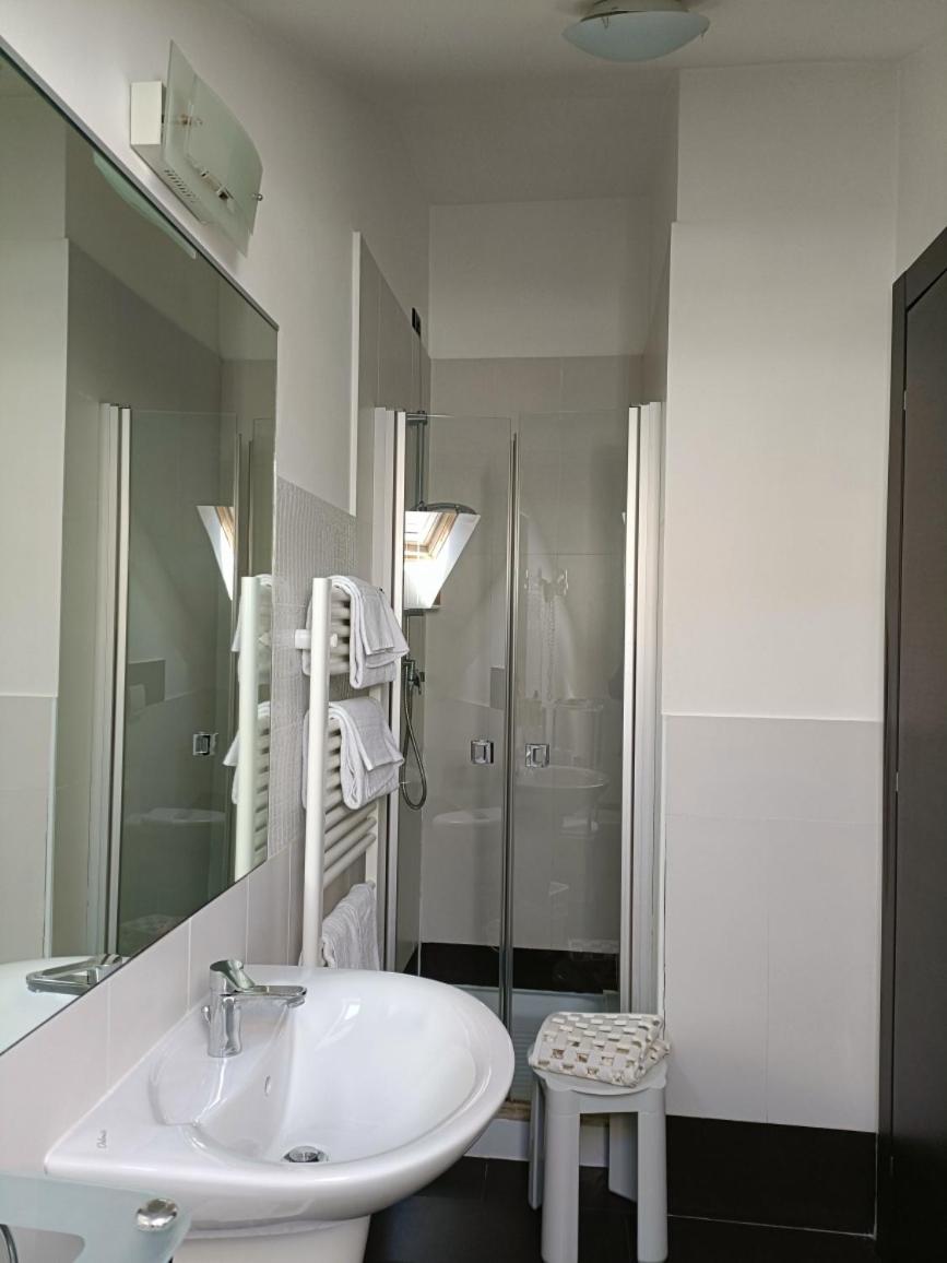 Double Room - Attic thumbnail 5