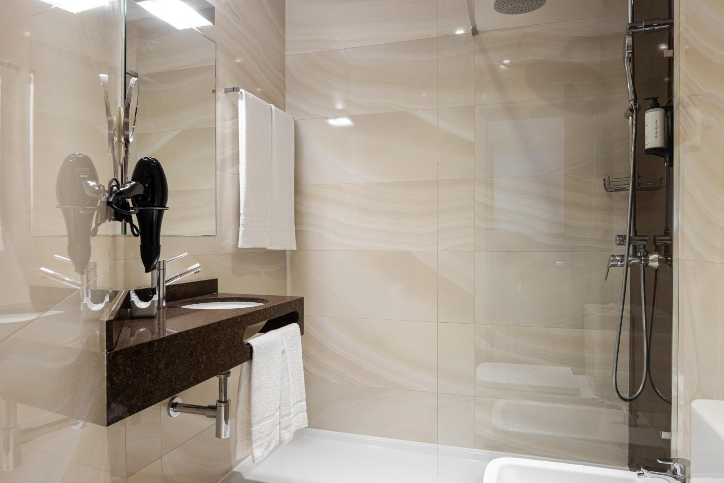 Superior Double or Twin Room - Photo 6