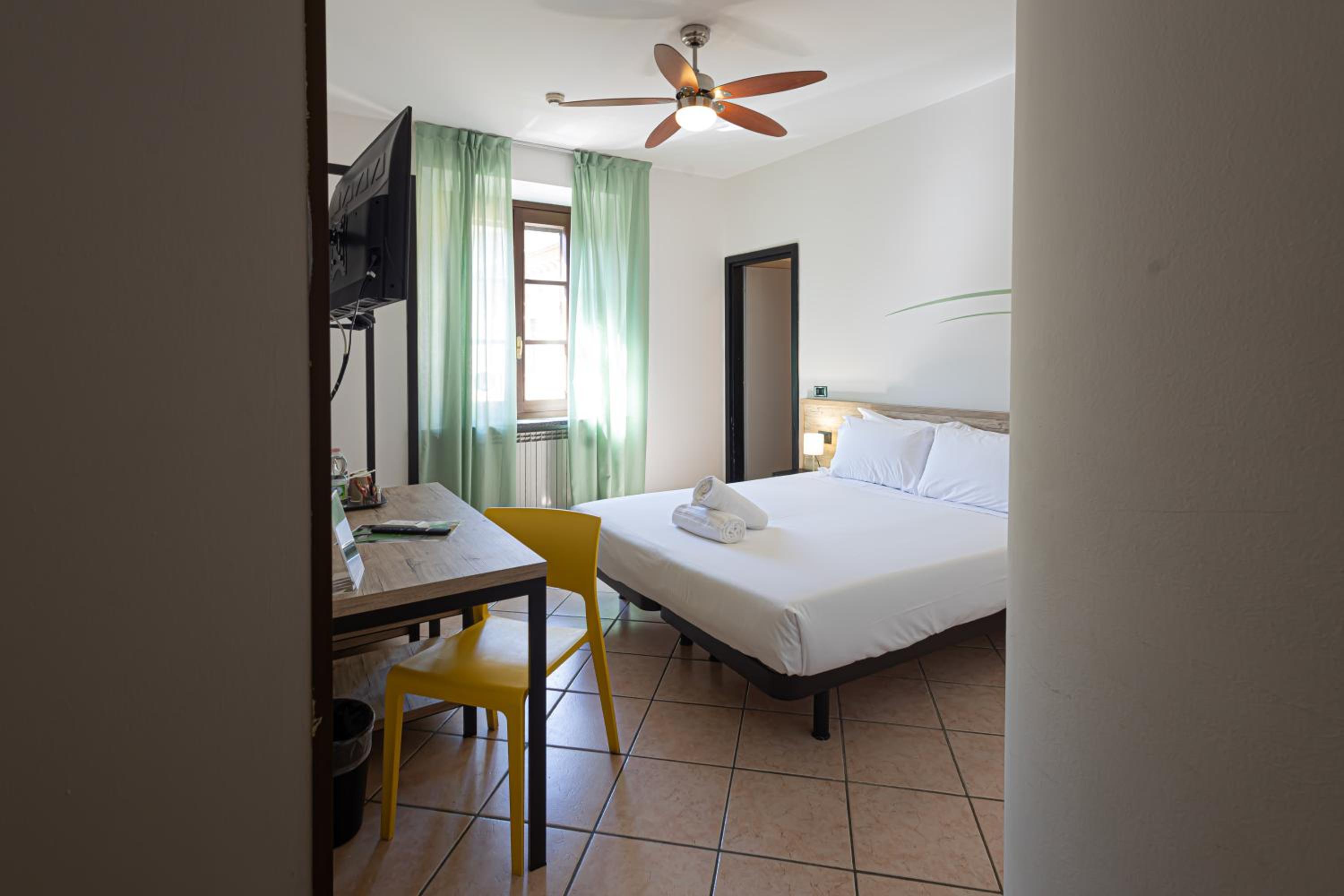 Standard Double or Twin Room - Photo 22