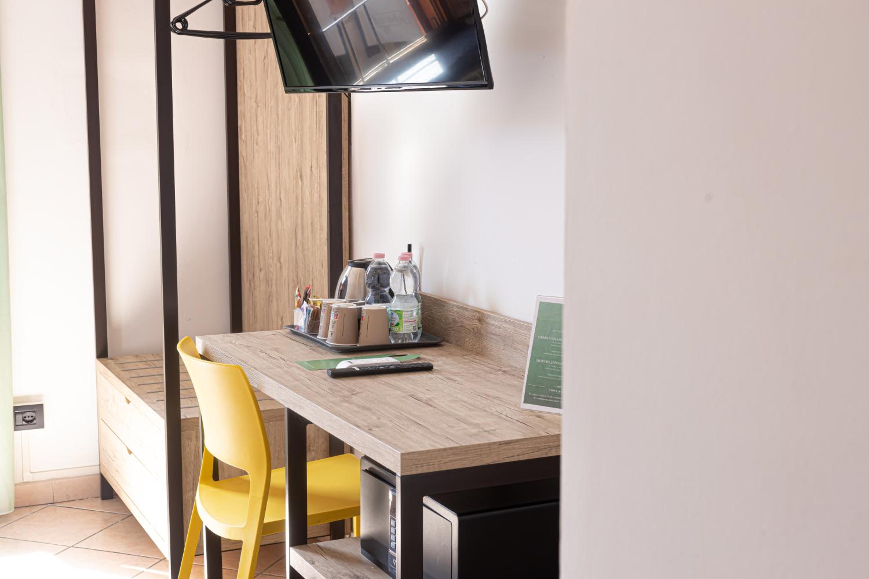 Standard Double or Twin Room - Photo 8
