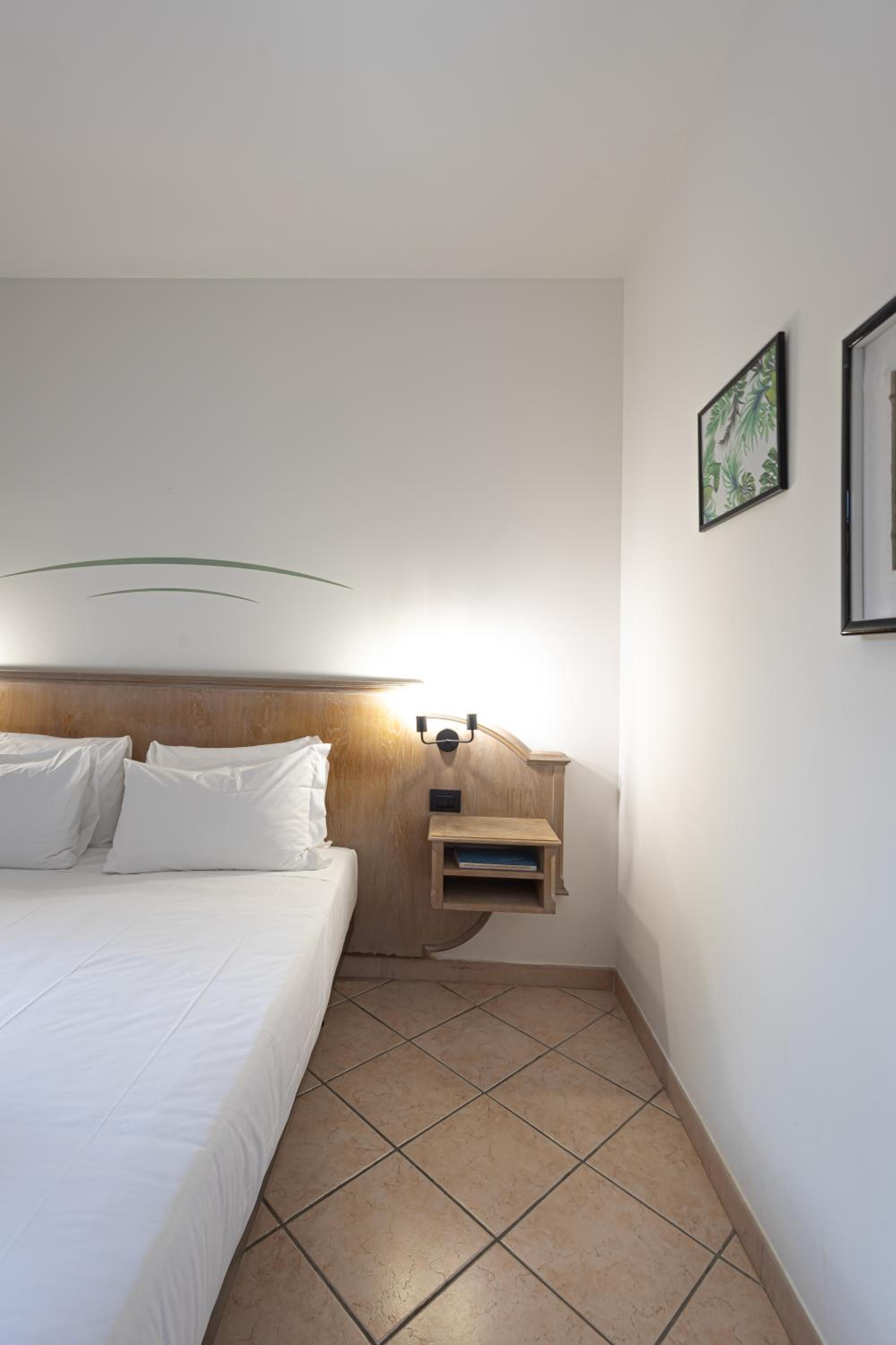 Standard Double or Twin Room - Photo 24
