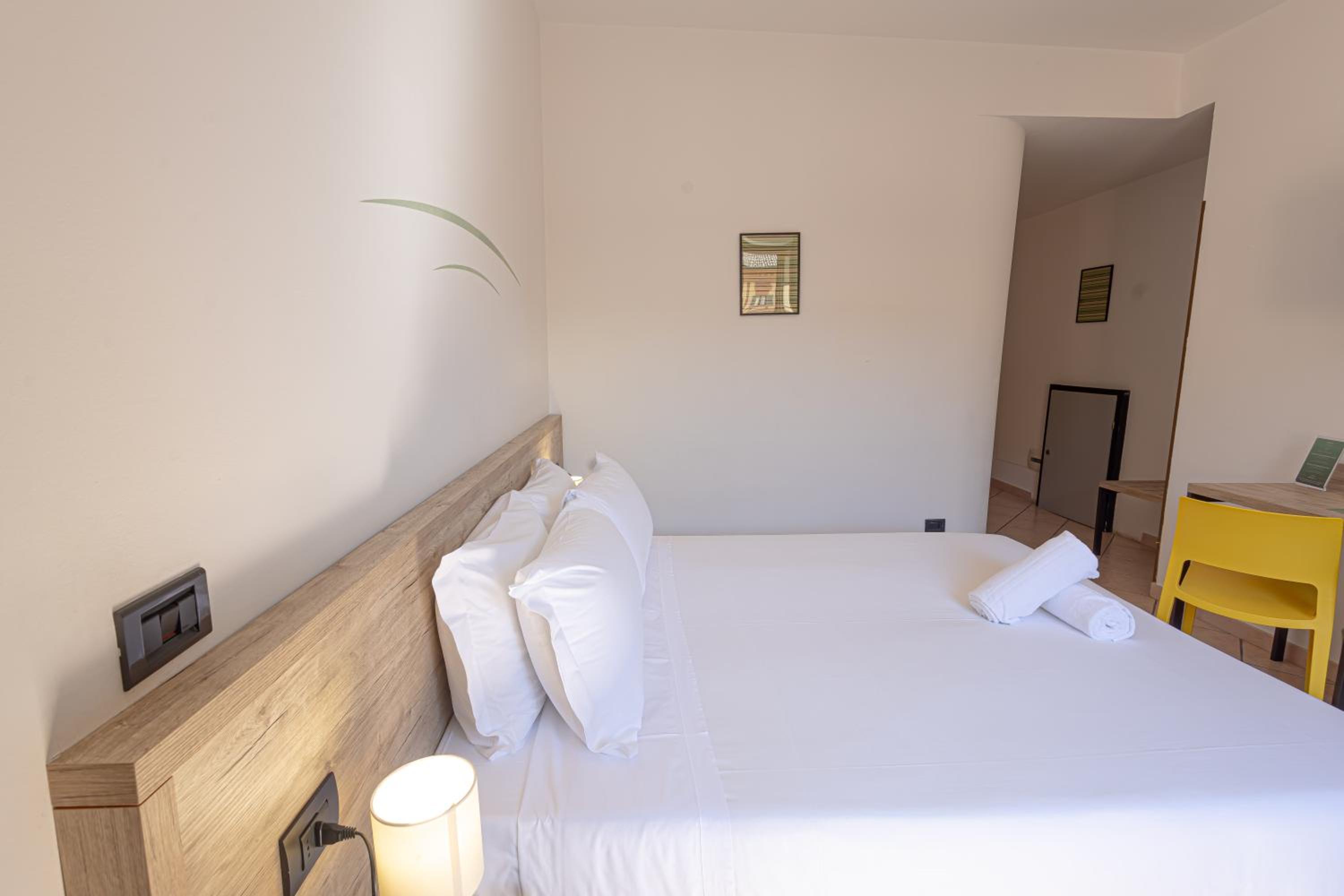Standard Double or Twin Room - Photo 26