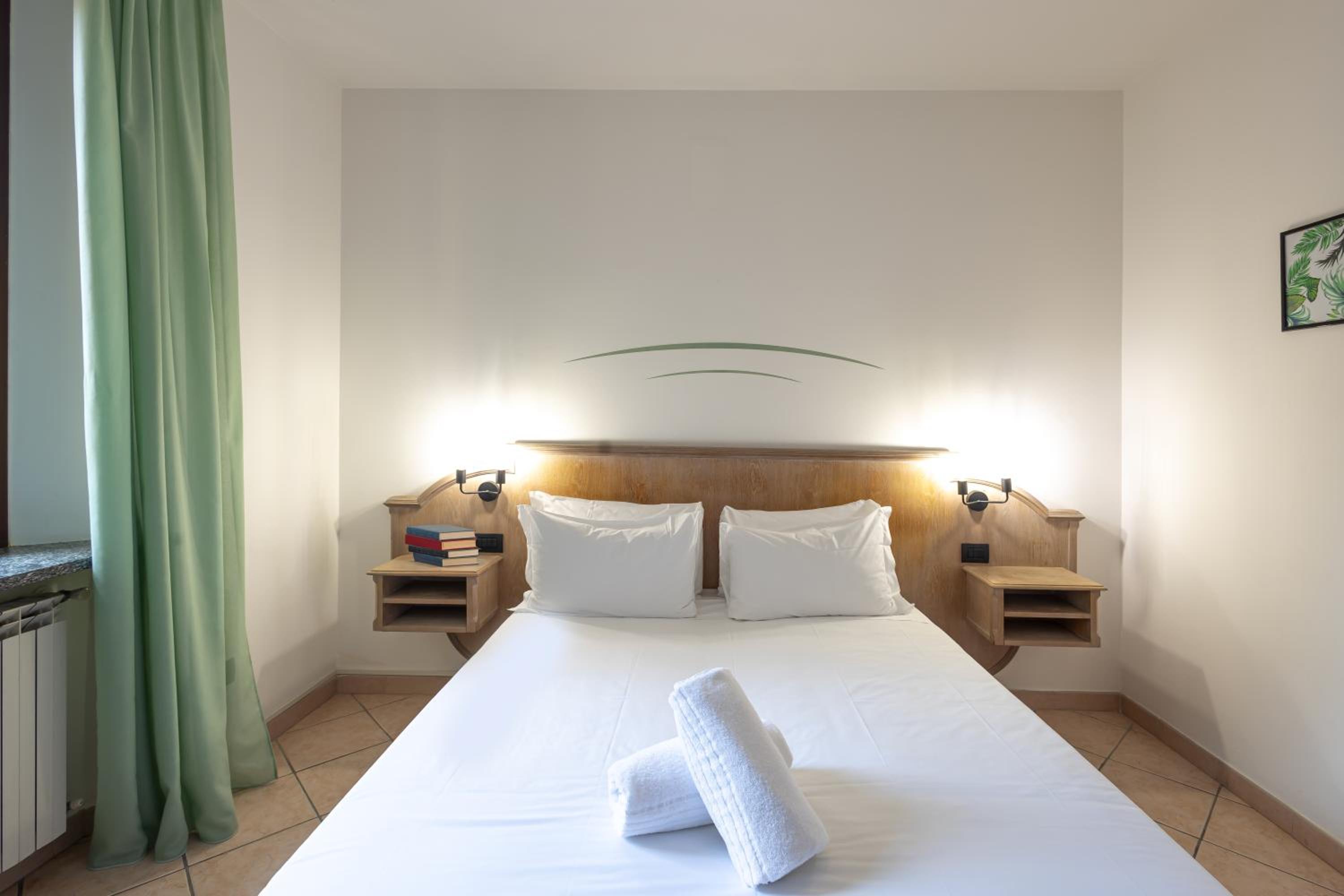 Standard Double or Twin Room - Photo 23