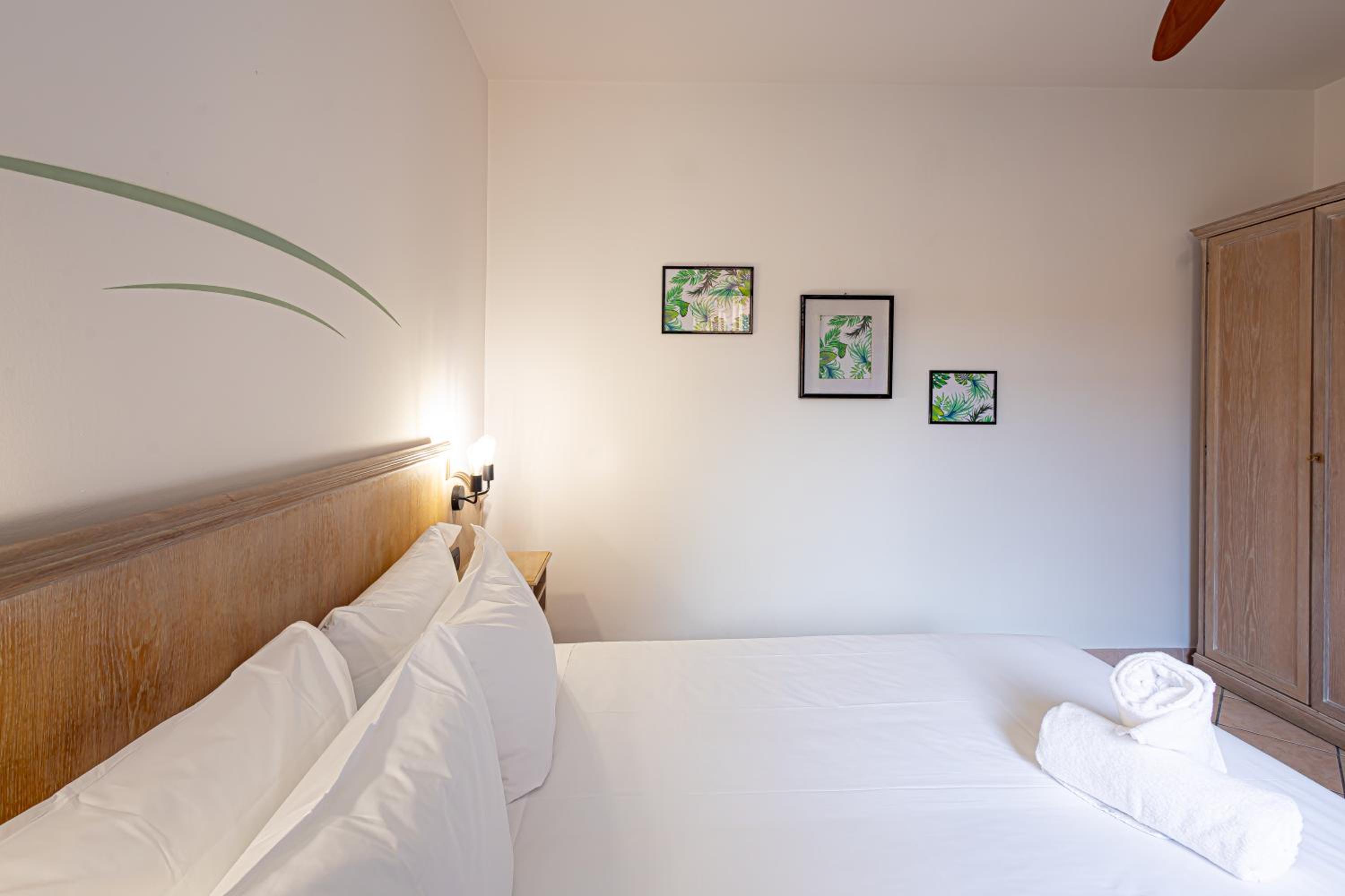 Standard Double or Twin Room - Photo 29