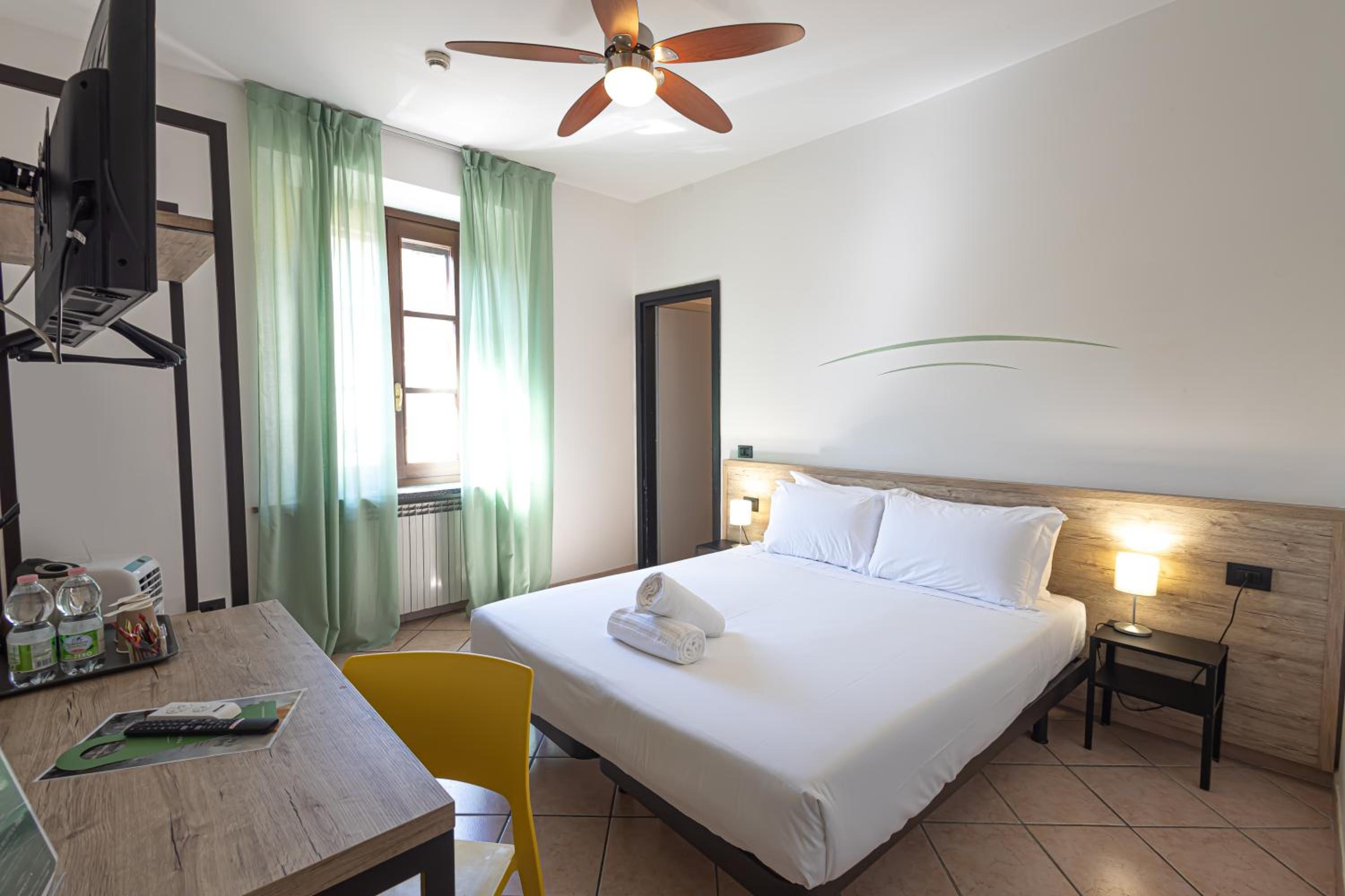 Standard Double or Twin Room - Photo 6