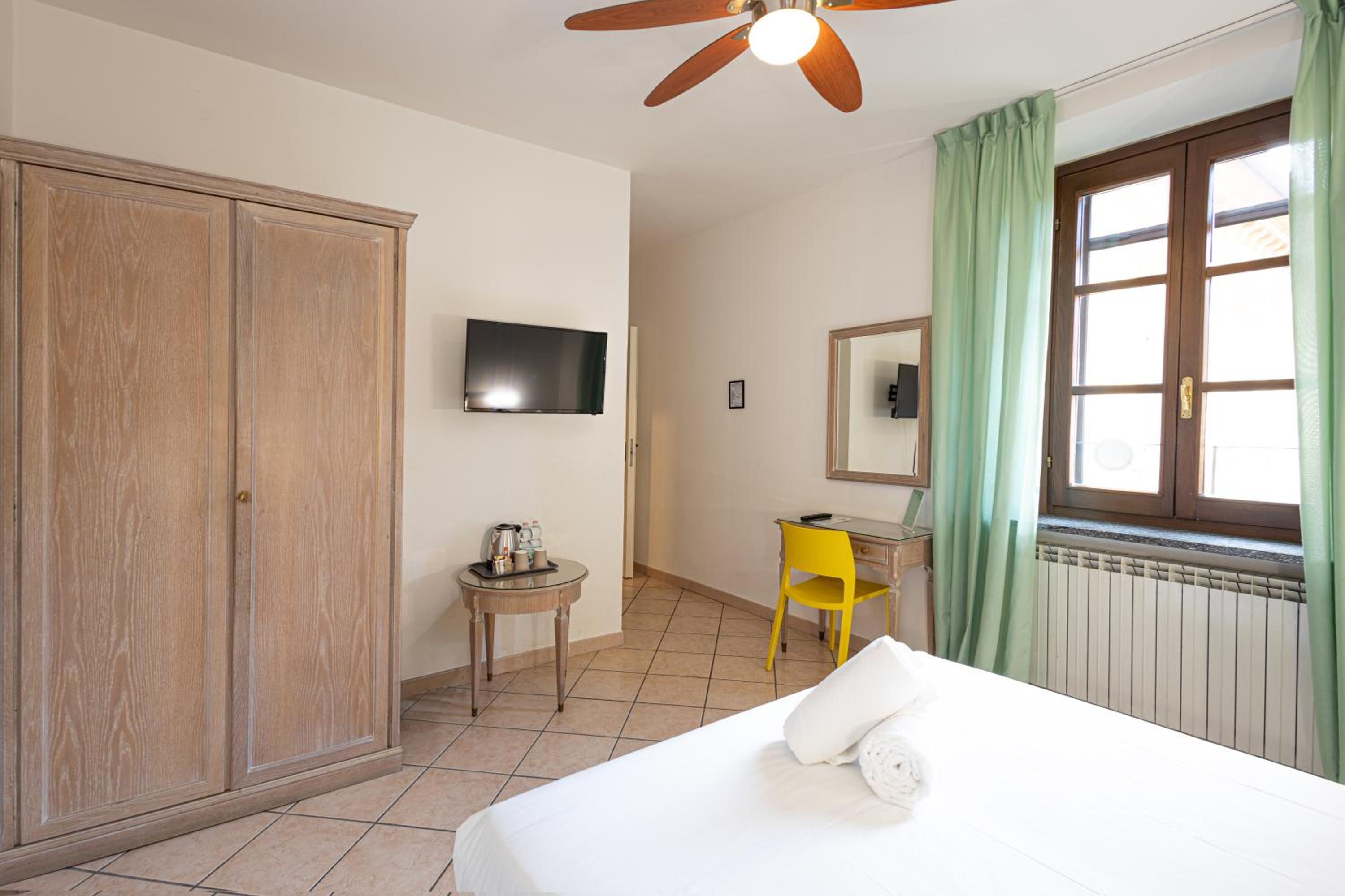 Standard Double or Twin Room - Photo 27