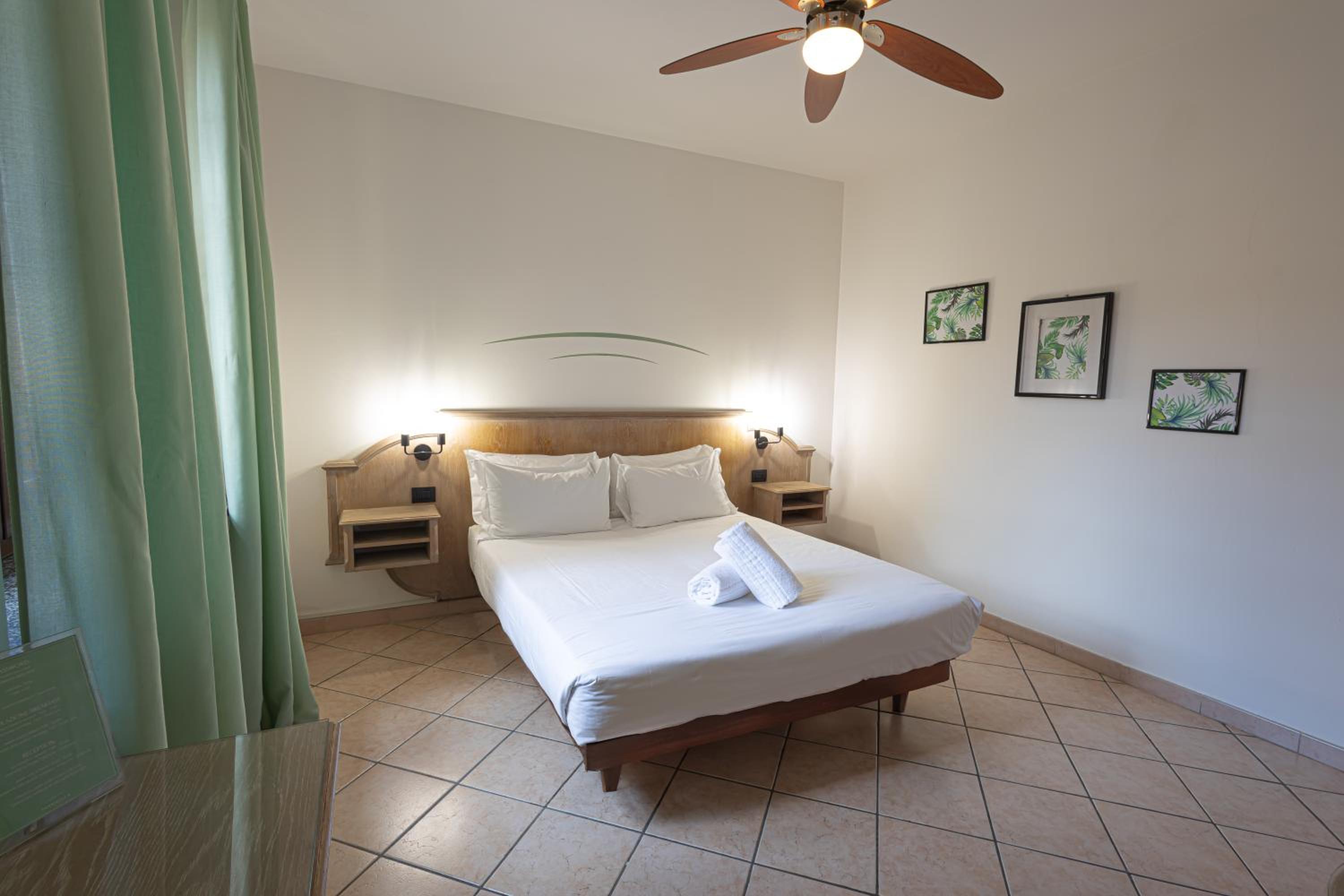 Standard Double or Twin Room - Photo 31