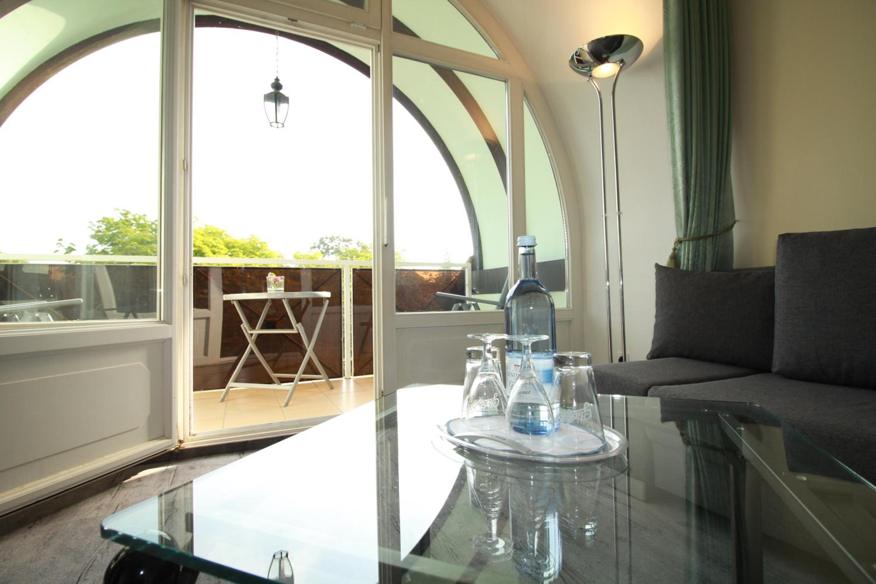 Apartment with Balcony photo 3